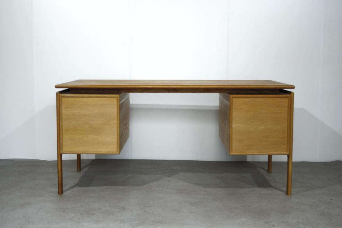 Danish GV Gasvig for GV Møbler Oak Desk, Denmark, 1960s