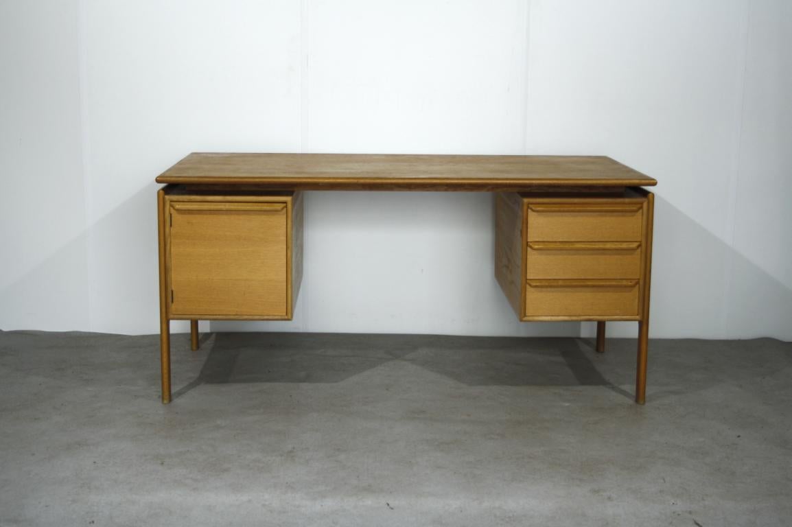 20th Century GV Gasvig for GV Møbler Oak Desk, Denmark, 1960s