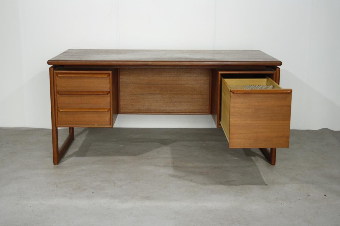 GV Gasvig for GV Møbler Teak Desk, Denmark, 1960s In Good Condition In Amsterdam, NL