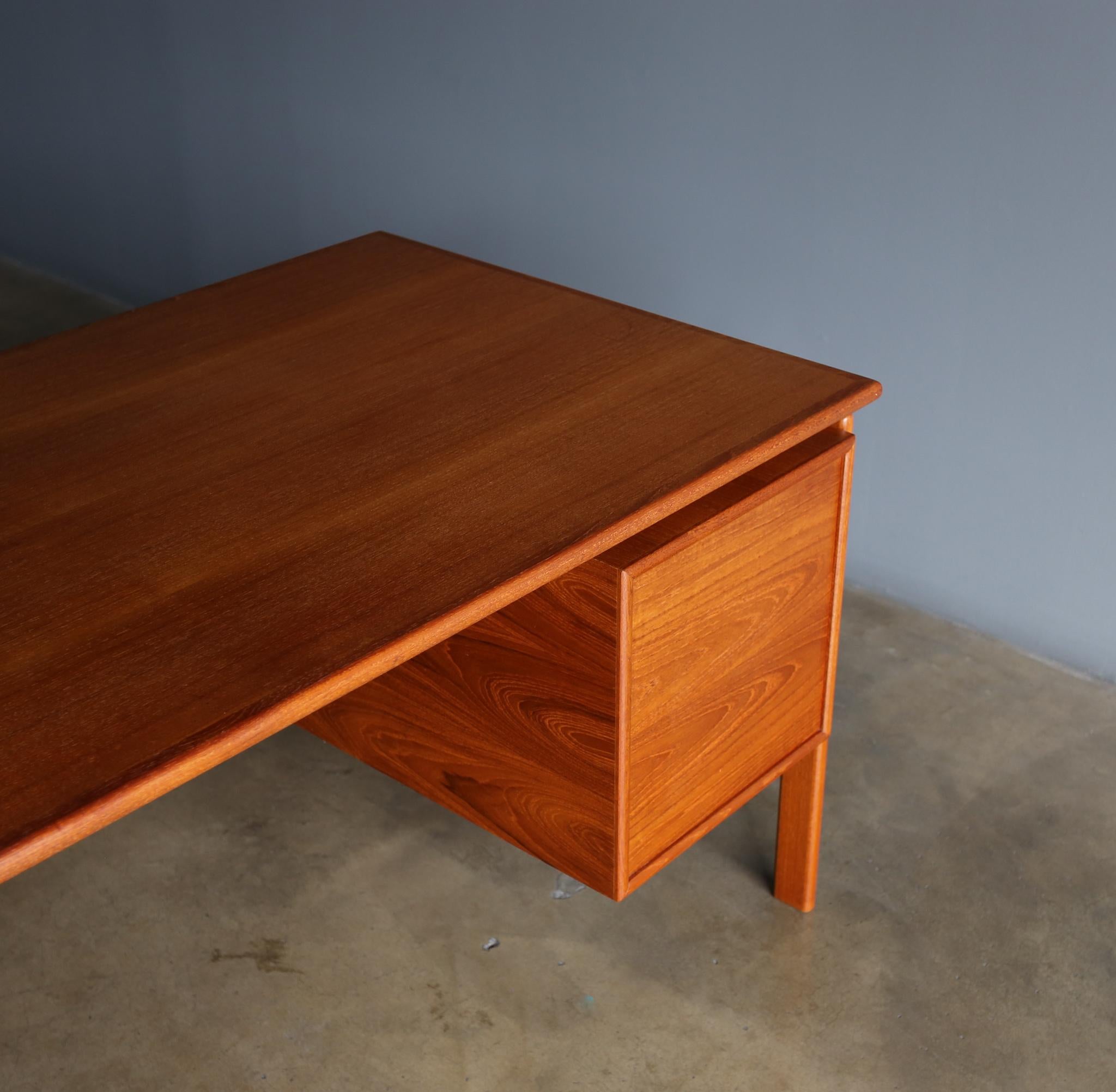 G.V. Mobler Danish Teak Desk, circa 1965 4
