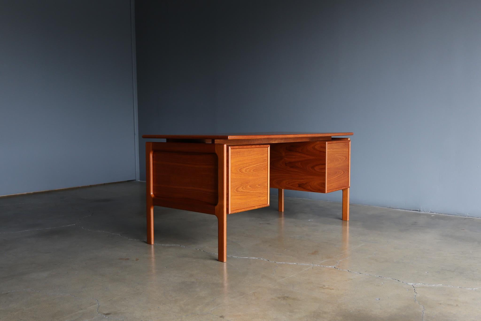 G.V. Mobler Danish Teak Desk, circa 1965 6