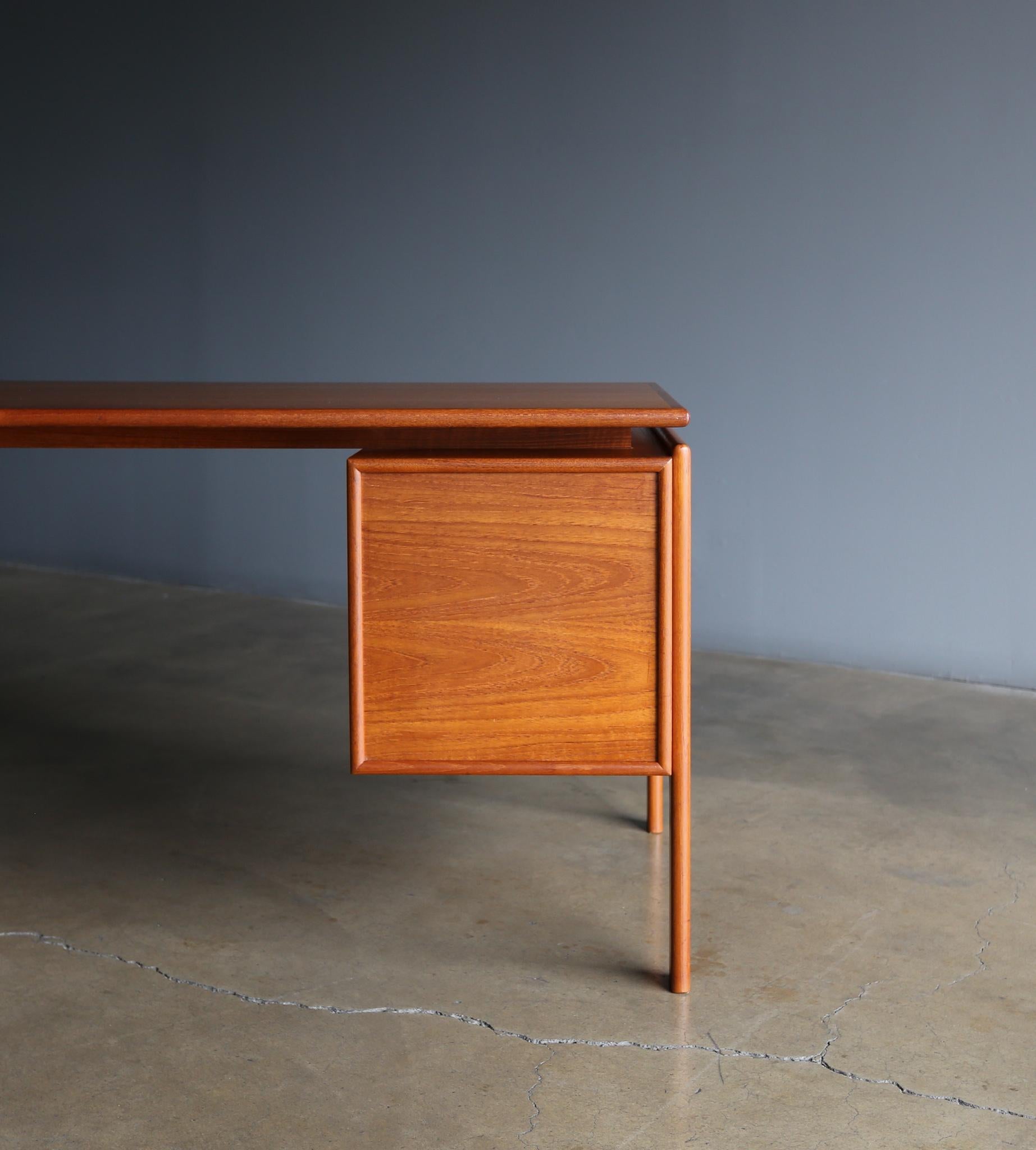 G.V. Mobler Danish Teak Desk, circa 1965 7