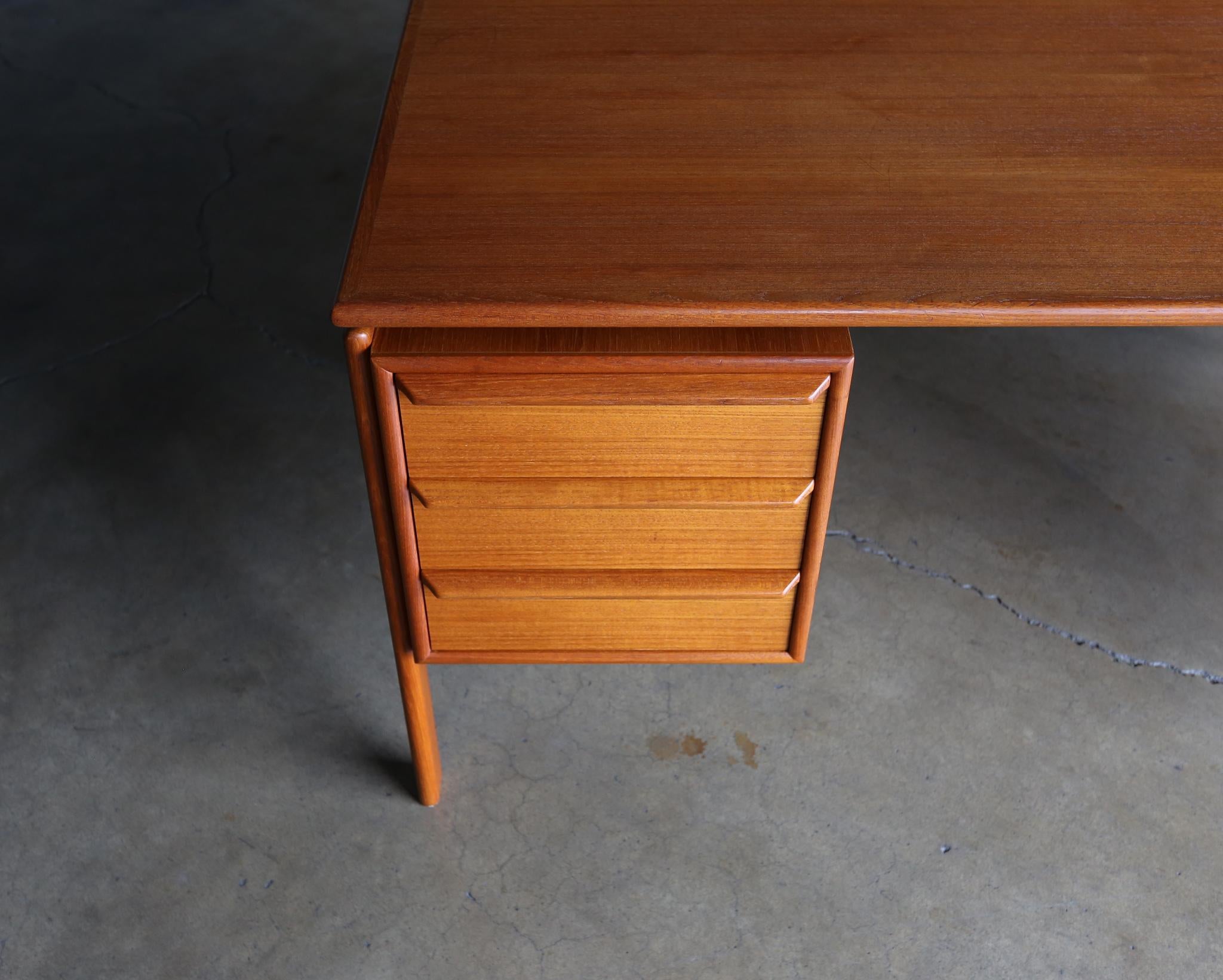 G.V. Mobler Danish Teak Desk, circa 1965 8