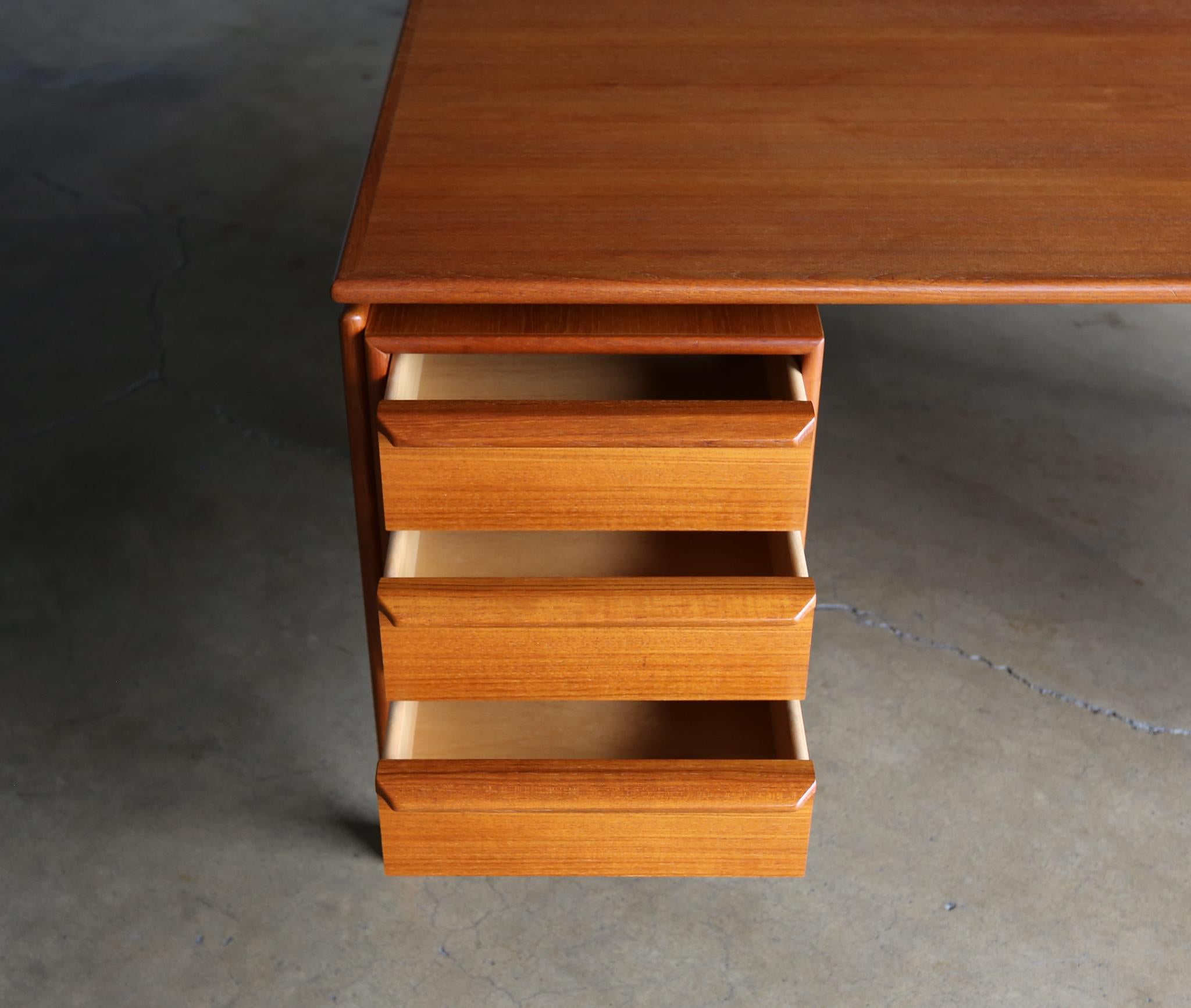 G.V. Mobler Danish Teak Desk, circa 1965 9