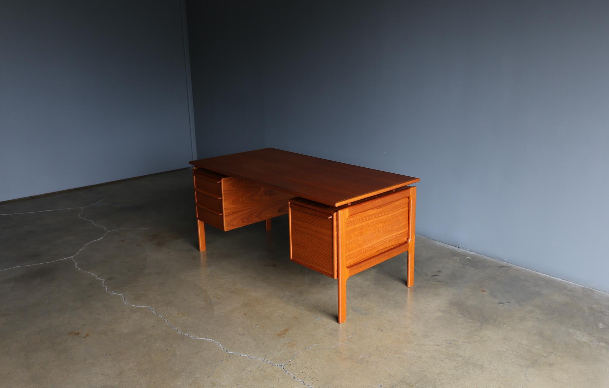 bent silberg desk