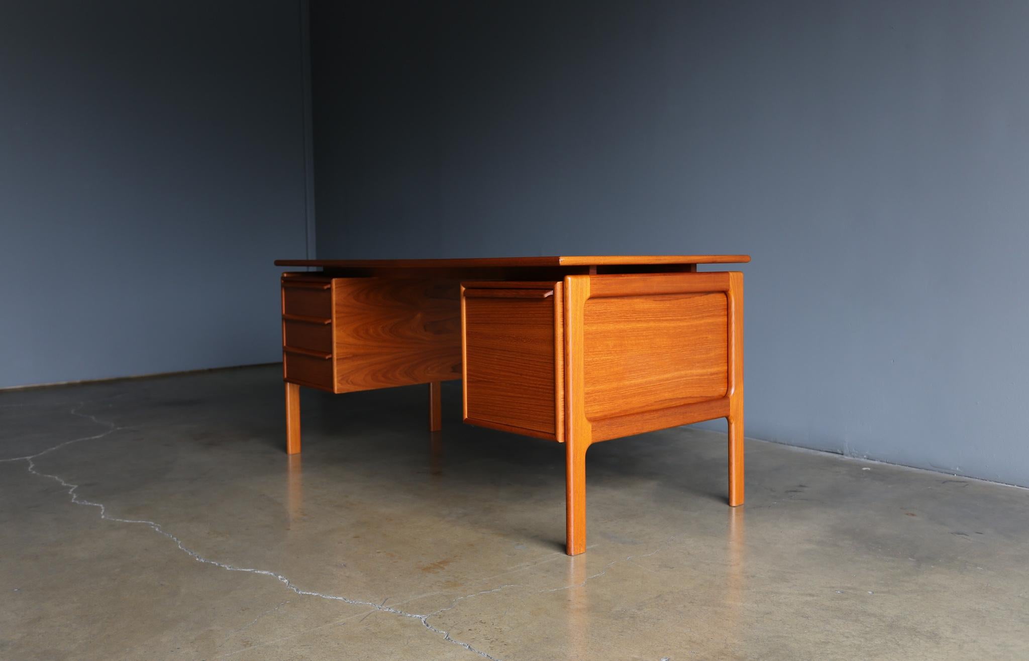G.V. Mobler Danish Teak Desk, circa 1965 1