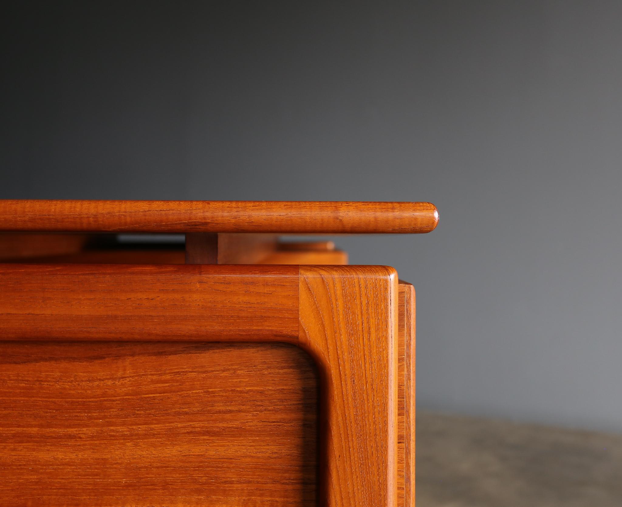 G.V. Mobler Danish Teak Desk, circa 1965 3