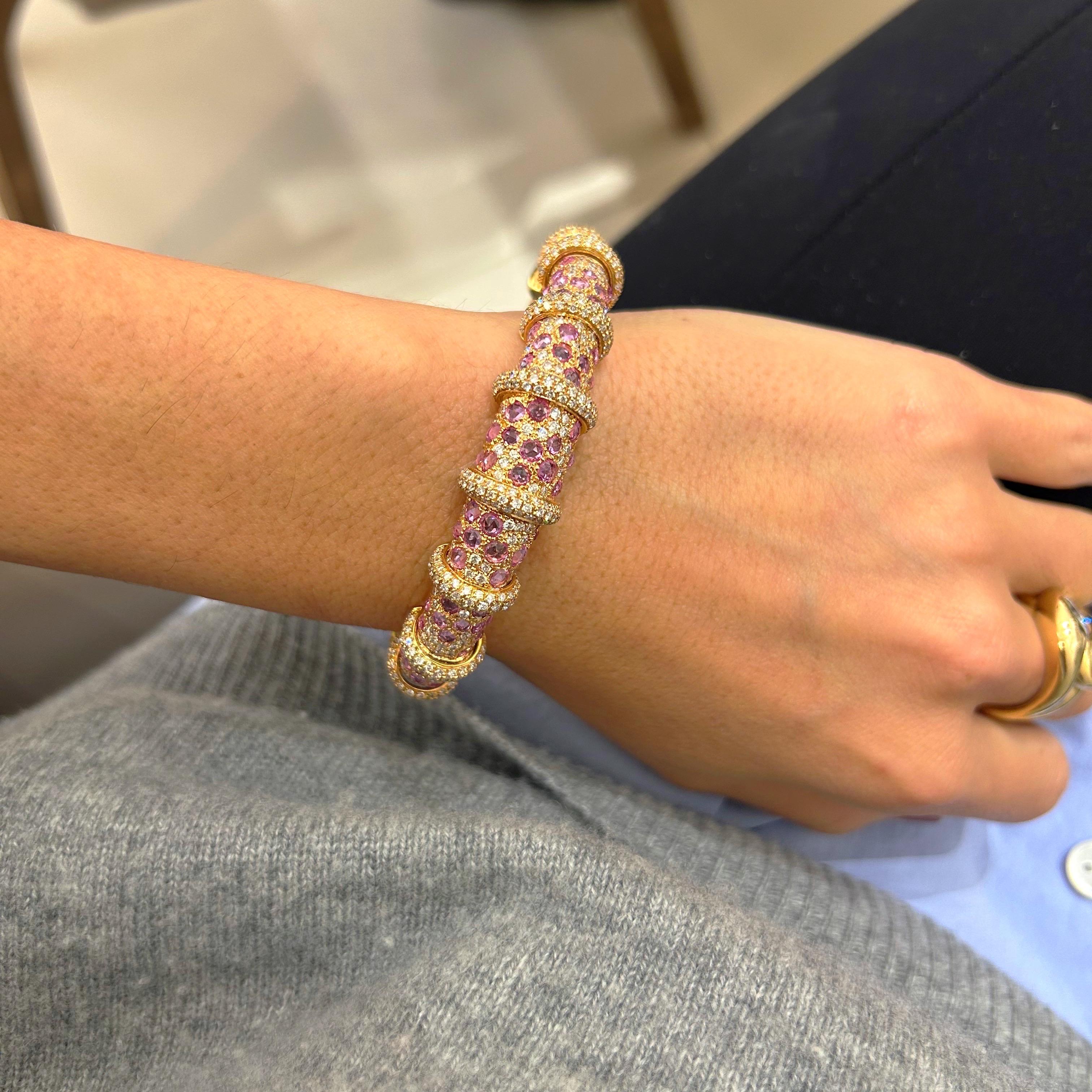 Magnifique bracelet en or rose 18 carats conçu par g. Verdi d'Italie pour Cellini NYC. Le bracelet est serti  à mi-chemin avec 7,53 carats de saphirs roses taillés en rose et 4,45 carats de diamants ronds de taille brillant. Il y a 4,00 carats de