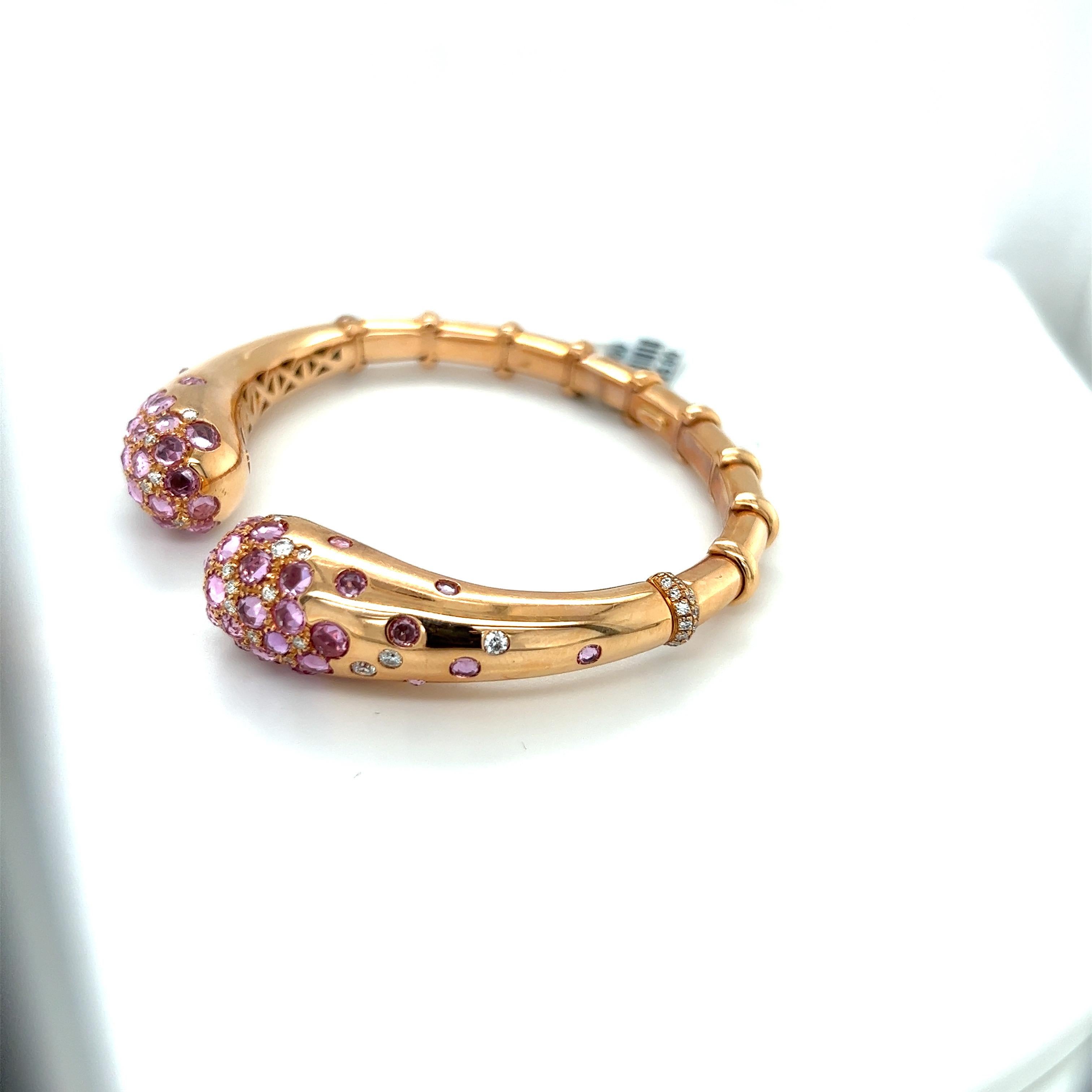 Magnifique bracelet en or rose 18 carats conçu par g. Verdi d'Italie pour Cellini NYC. Le bracelet ouvert est serti de 7,53 carats de saphirs roses taillés en rose et de 0,89 carats de diamants ronds de taille brillant. La mesure intérieure est de