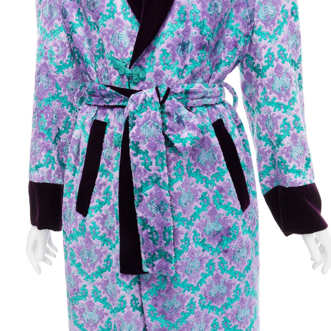 G.V.G.V. purple green tapestry jacquard dark velvet belted robe coat FR38 M
Reference: NKLL/A00004
Brand: G.V.G.V.
Material: Rayon, Cotton
Color: Purple, Green
Pattern: Barocco
Closure: Button
Lining: Purple Fabric
Extra Details: Green Chinese Qipao