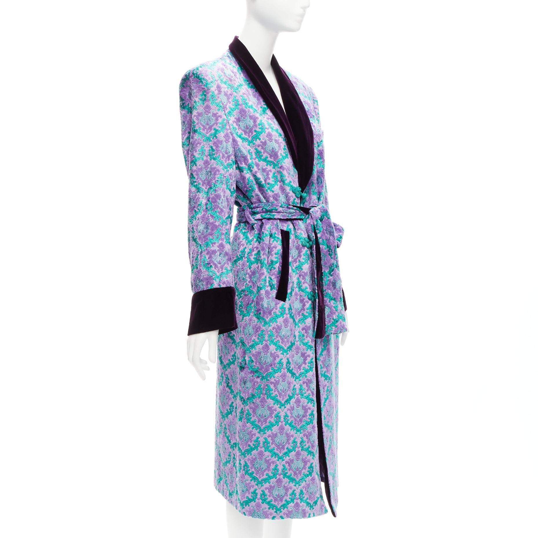 G.V.G.V. purple green tapestry jacquard dark velvet belted robe coat FR38 M In Excellent Condition For Sale In Hong Kong, NT