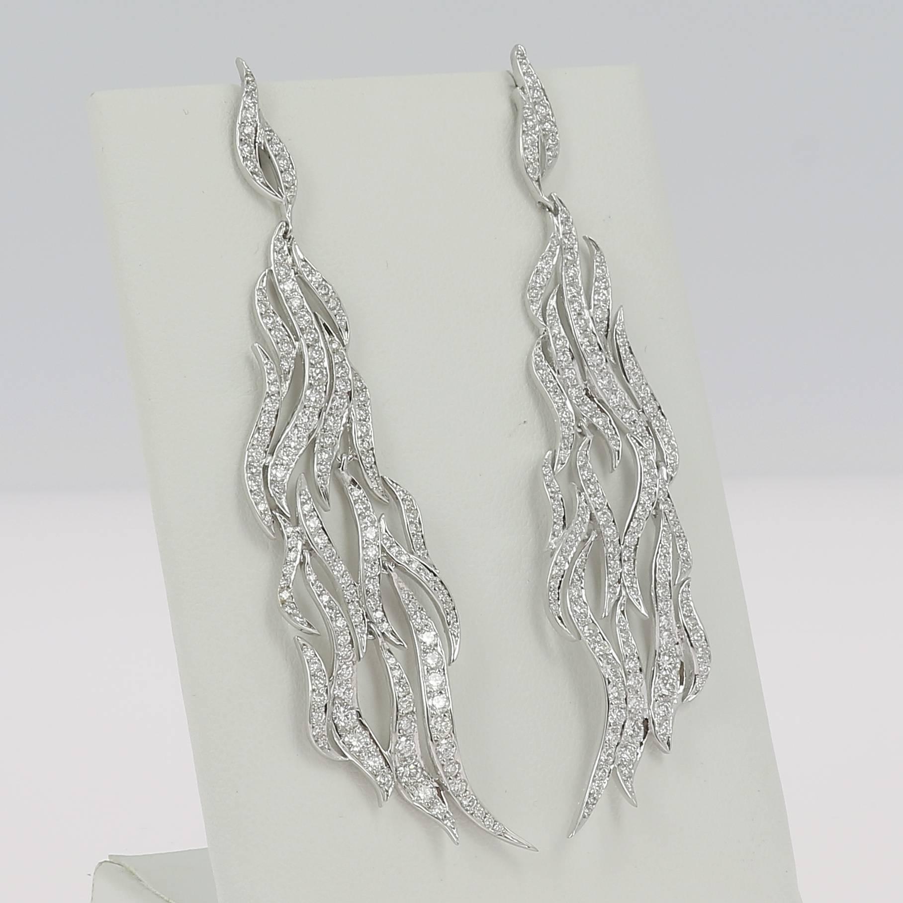 Contemporary 3.28 Carat GVS Round White Diamond Drop Leaves Earrings 18K White Gold Earrings
