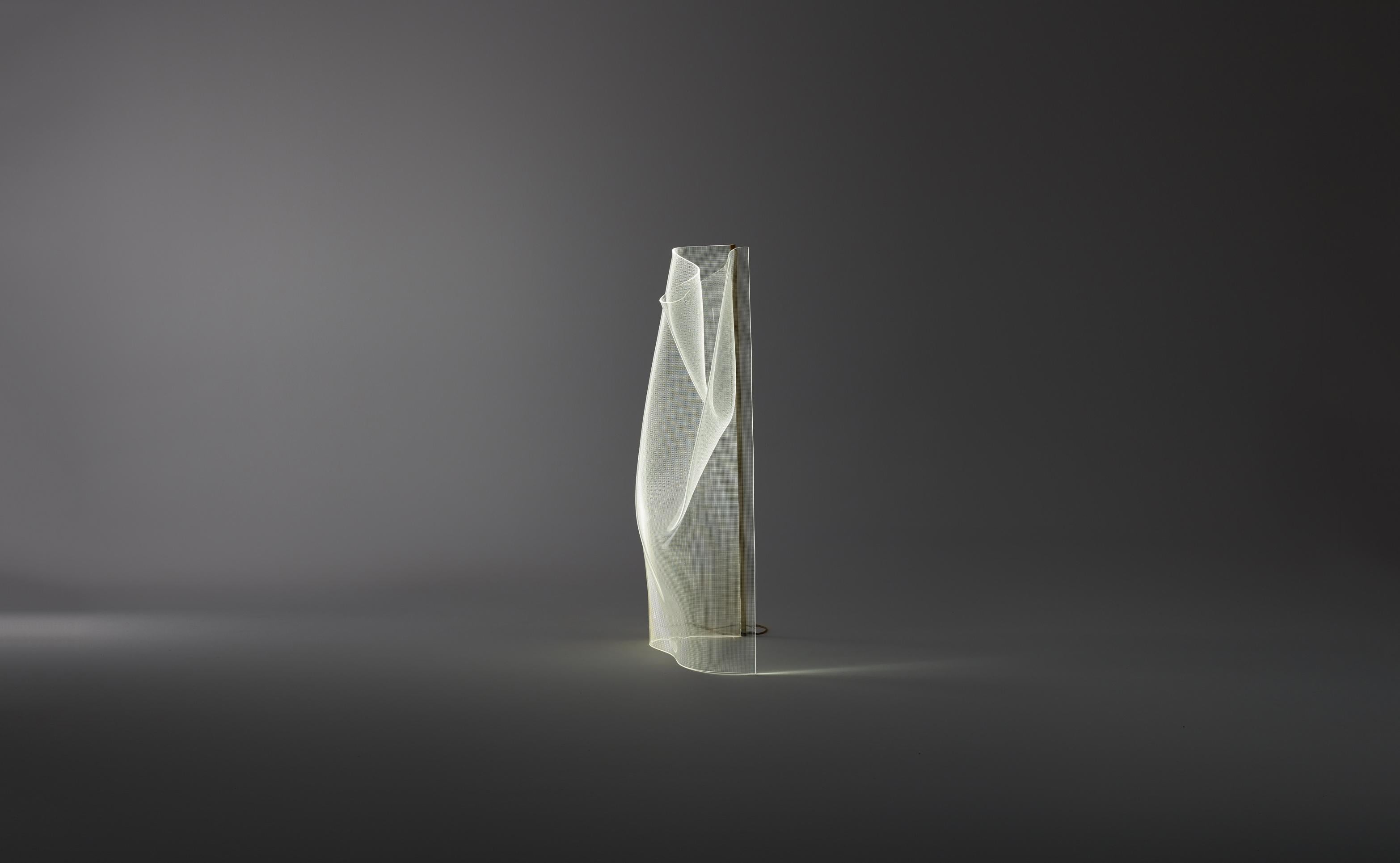 Lampada da terra Gweilo Zhou HAN GR progettata da Partisans nel 2016.
Prodotto da Parachilna (Spagna).

Il suo nome significa fantasma in cinese. Ha senso se ci pensi, no? Realizzato in acrilico modellato a mano.

Lampada da terra. Struttura in