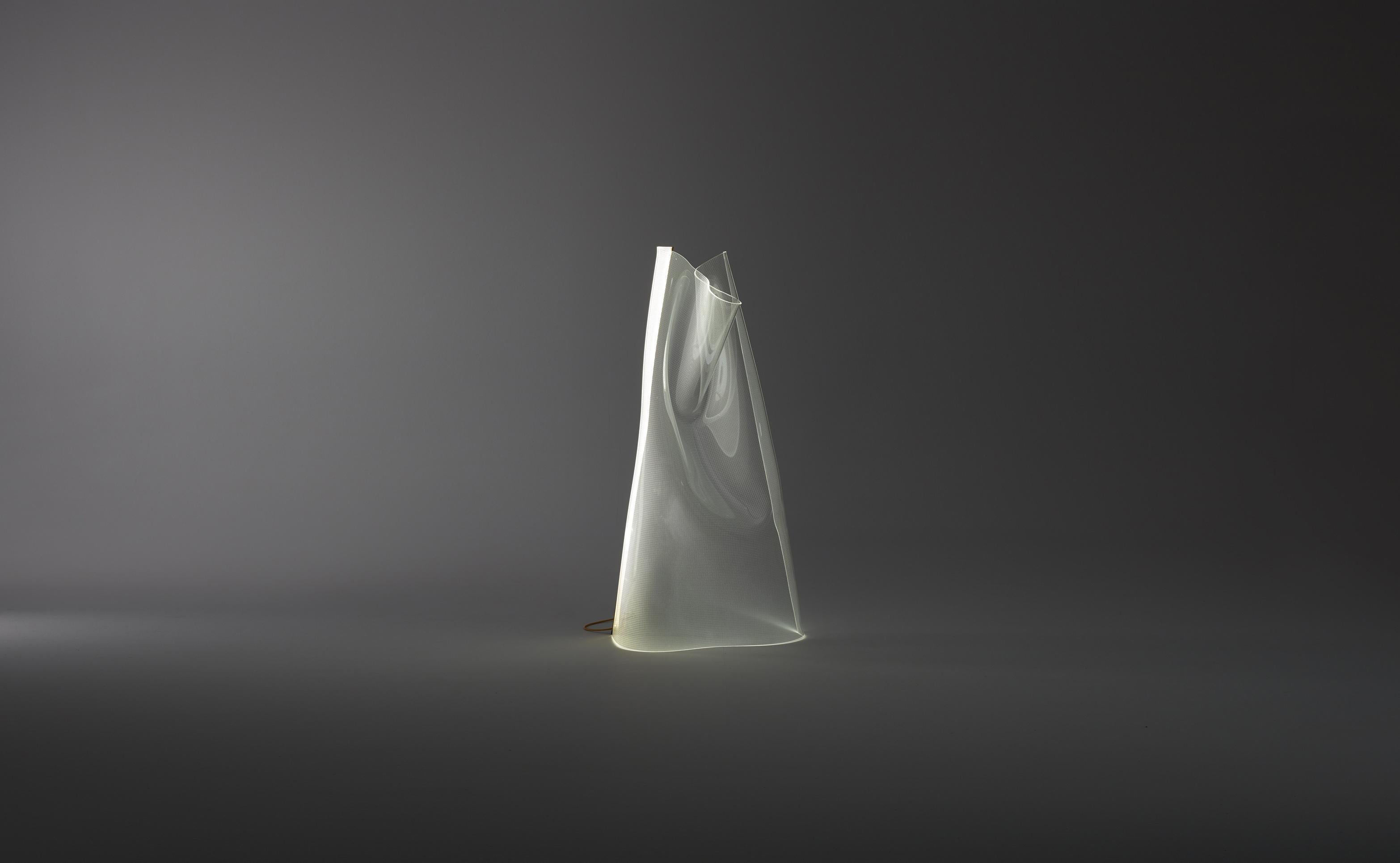 Mid-Century moderno Lampada da terra Gweilo HAN GR con struttura in acrilico di Partisans per Parachilna in vendita