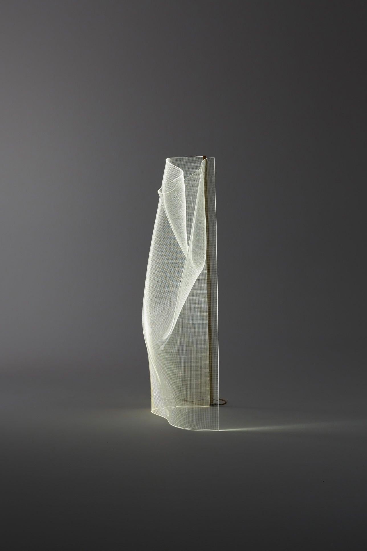 XXI secolo e contemporaneo Lampada da terra Gweilo HAN GR con struttura in acrilico di Partisans per Parachilna in vendita