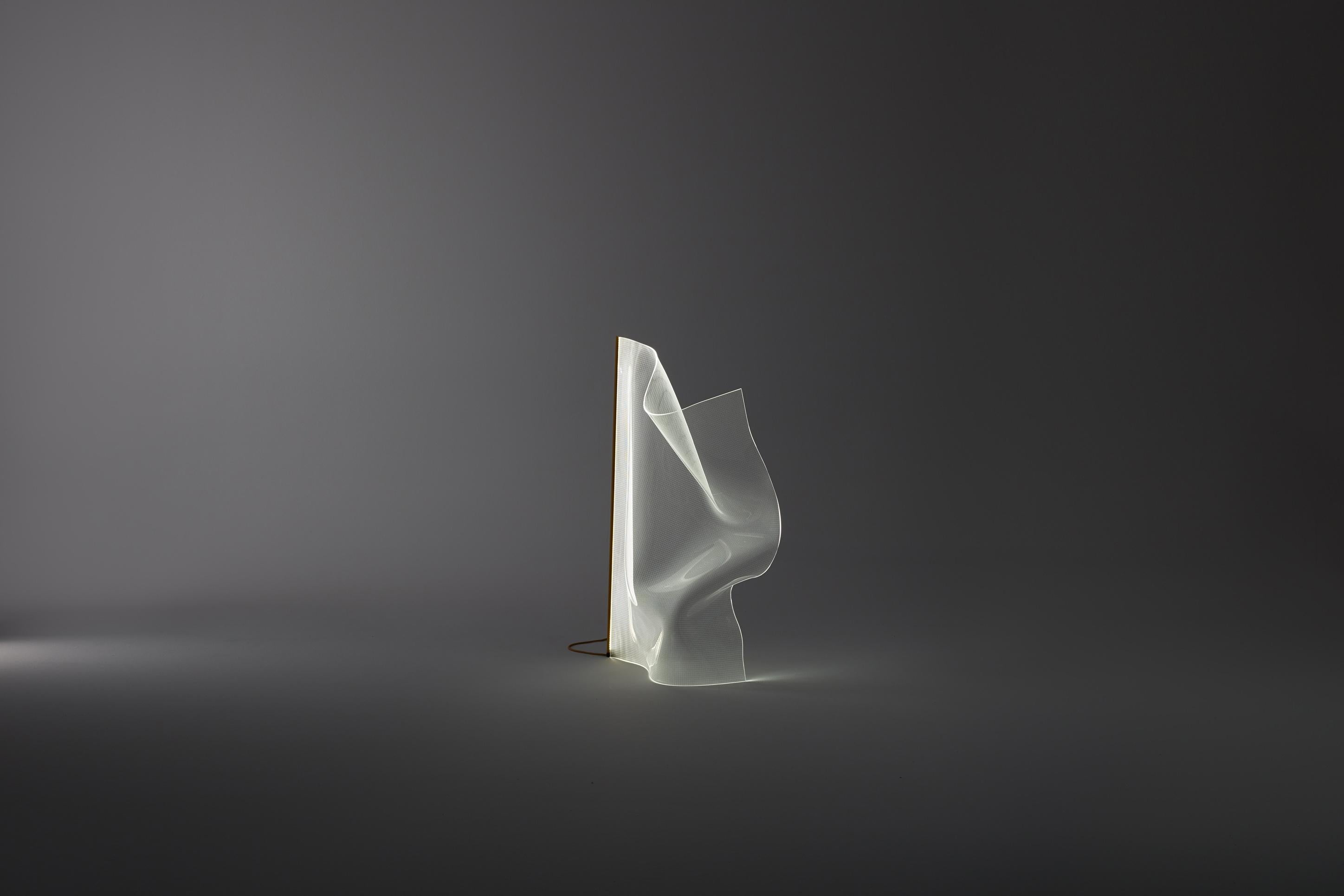 Gweilo Qin Pe Lampadaire de Parachilna
Dimensions : D 65 x H 120 cm
MATERIAL : Structure acylique.  
Poids : 5 kg
GWEILO QIN PE - ANODISÉ DORÉ

Cette collection est composée d'un profilé en acrylique thermoformé et d'un profilé en aluminium extrudé