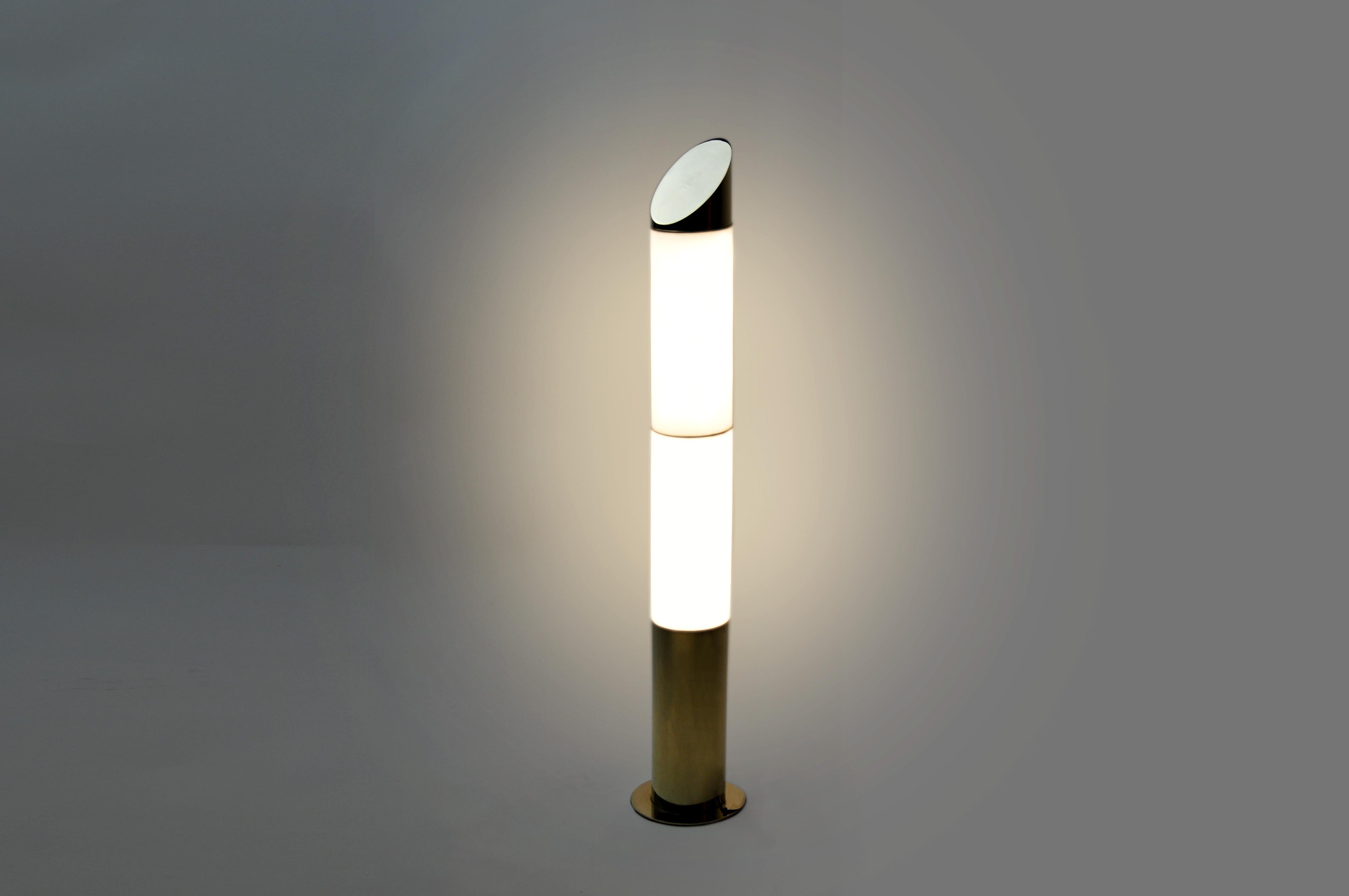 Like the stalagmites found on cave floors, the Gwen range has a primordial allure. Subtle asymmetric shapes take different forms at every angle, keeping the viewer and the space in a state of constant change. Whitened glass softly diffuses the LED