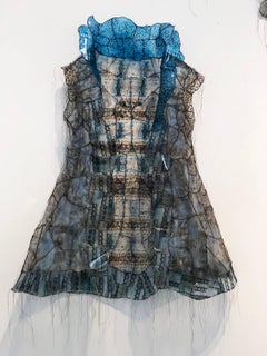 Threads of Time - Robe suspendue en techniques mixtes