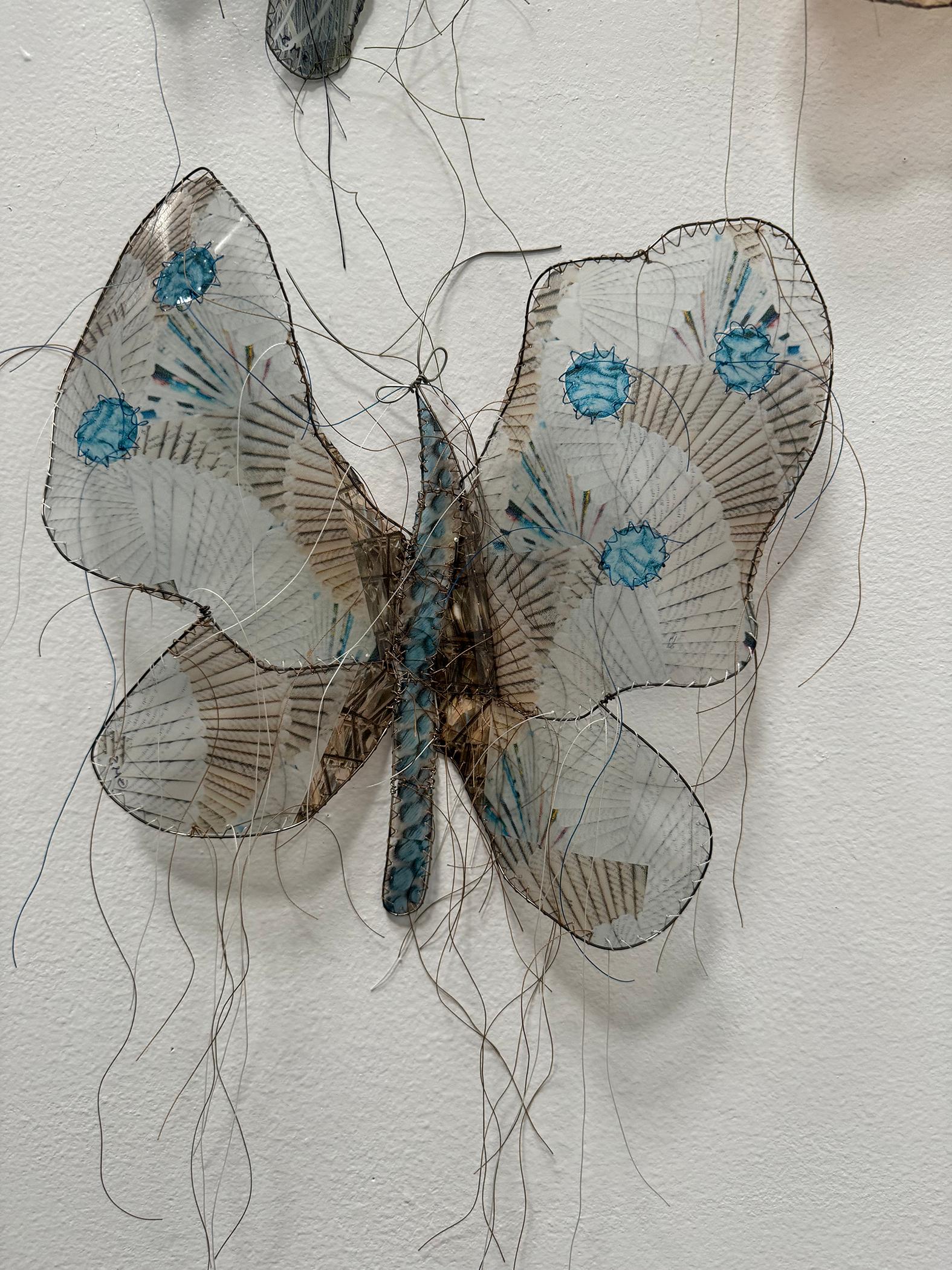 Huit papillons #2 - Installation de sculpture de papillons en techniques mixtes - Sculpture de Gwen Samuels
