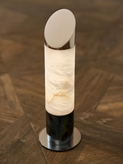 Lampada da tavolo Gwen LED scultoreo contemporaneo, ottone massiccio