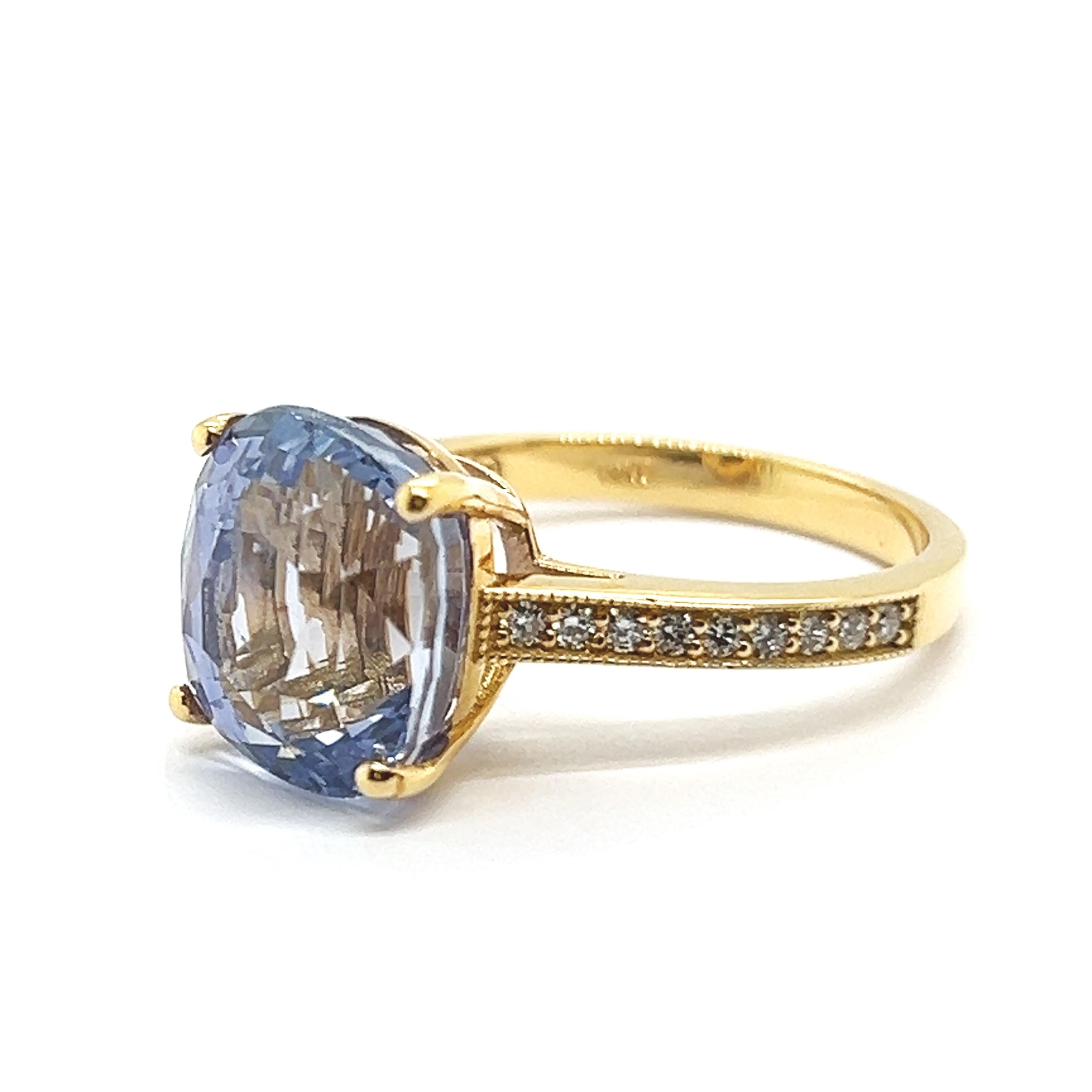 Bague cocktail en or jaune 18 carats, saphir bleu NTE certifié GWL et diamants en vente 7