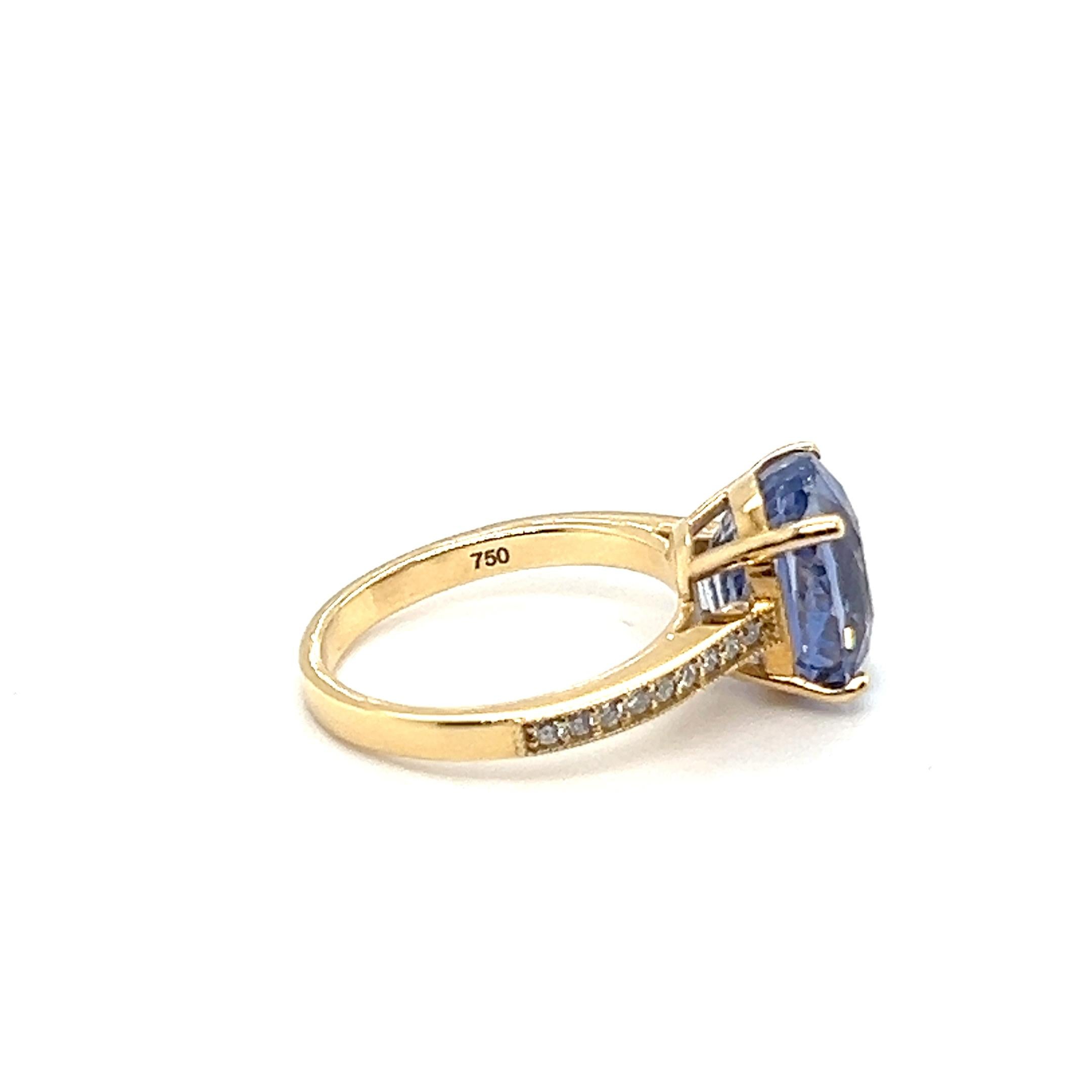 Bague cocktail en or jaune 18 carats, saphir bleu NTE certifié GWL et diamants Unisexe en vente