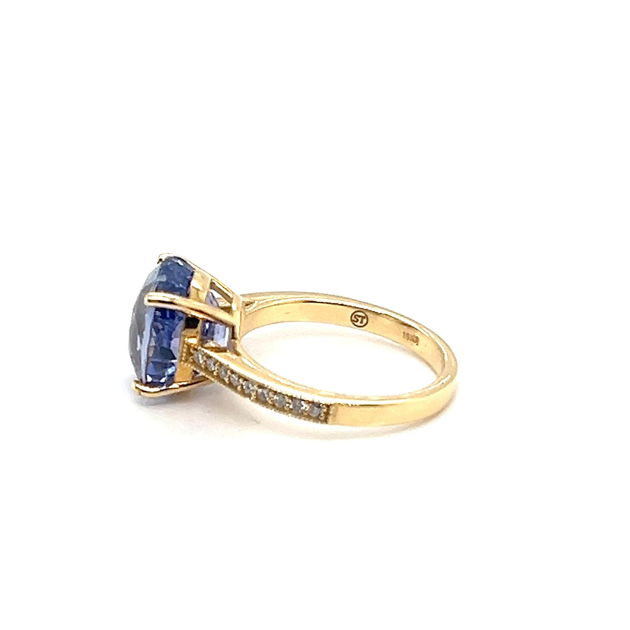 Bague cocktail en or jaune 18 carats, saphir bleu NTE certifié GWL et diamants en vente 1