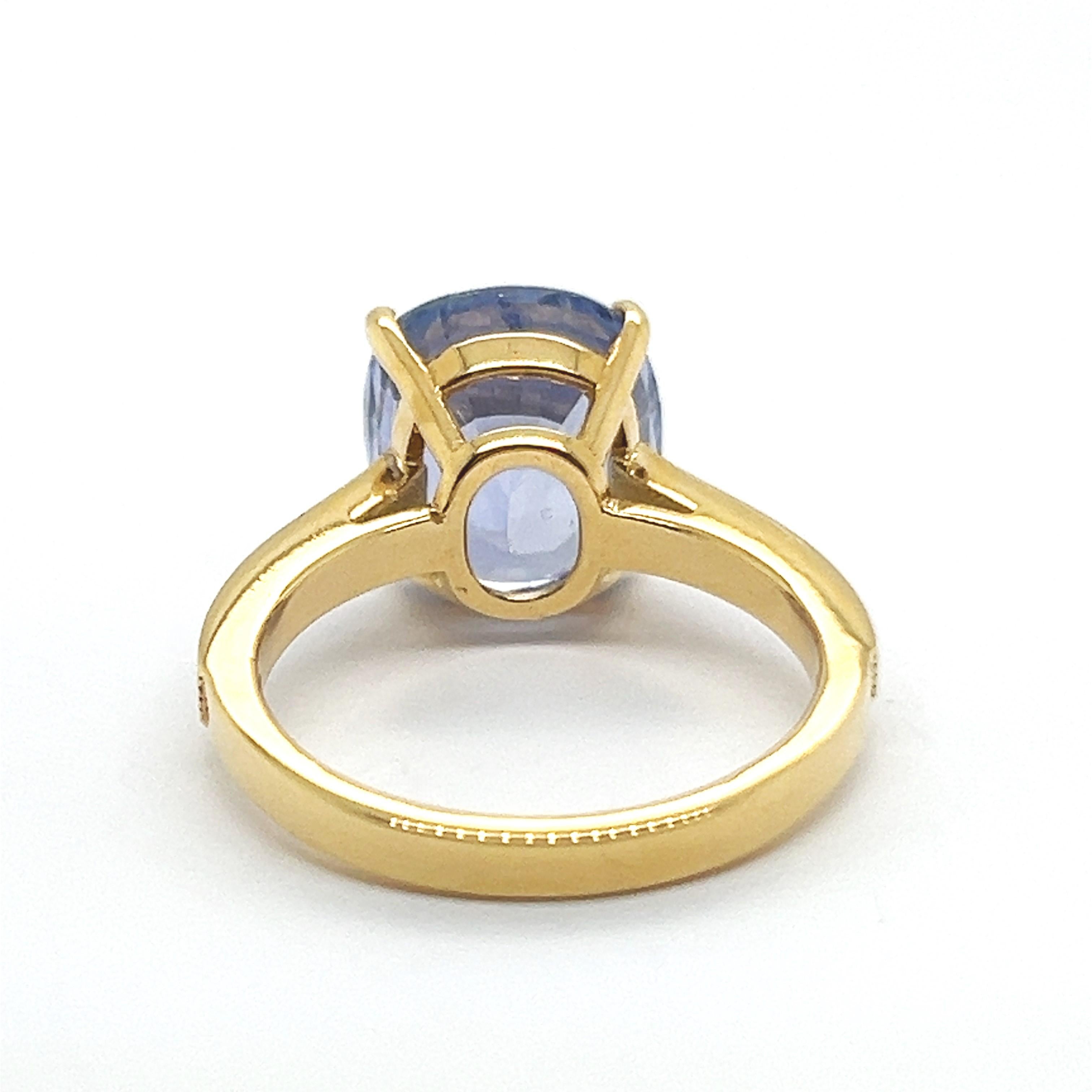 Bague cocktail en or jaune 18 carats, saphir bleu NTE certifié GWL et diamants en vente 2