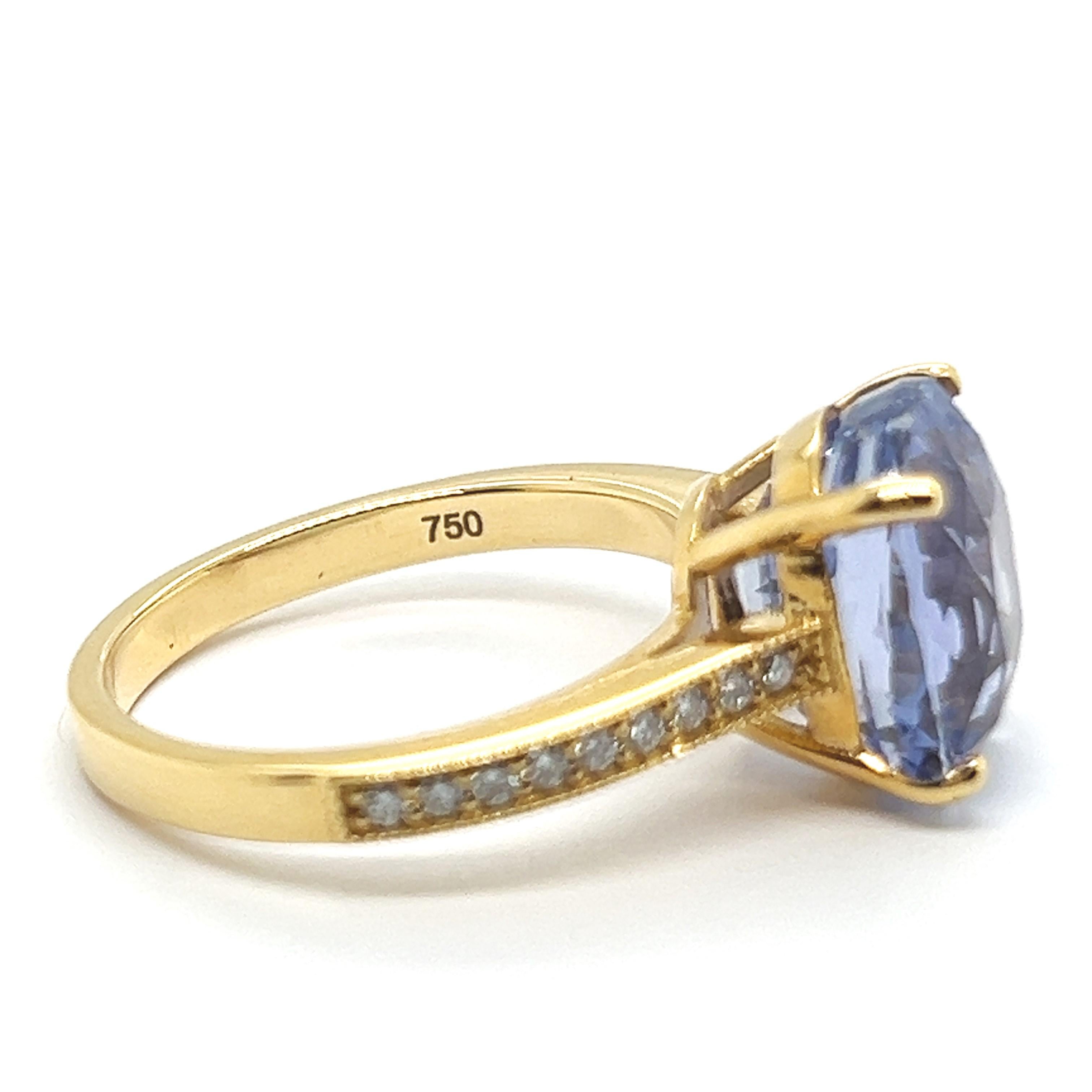 Bague cocktail en or jaune 18 carats, saphir bleu NTE certifié GWL et diamants en vente 3