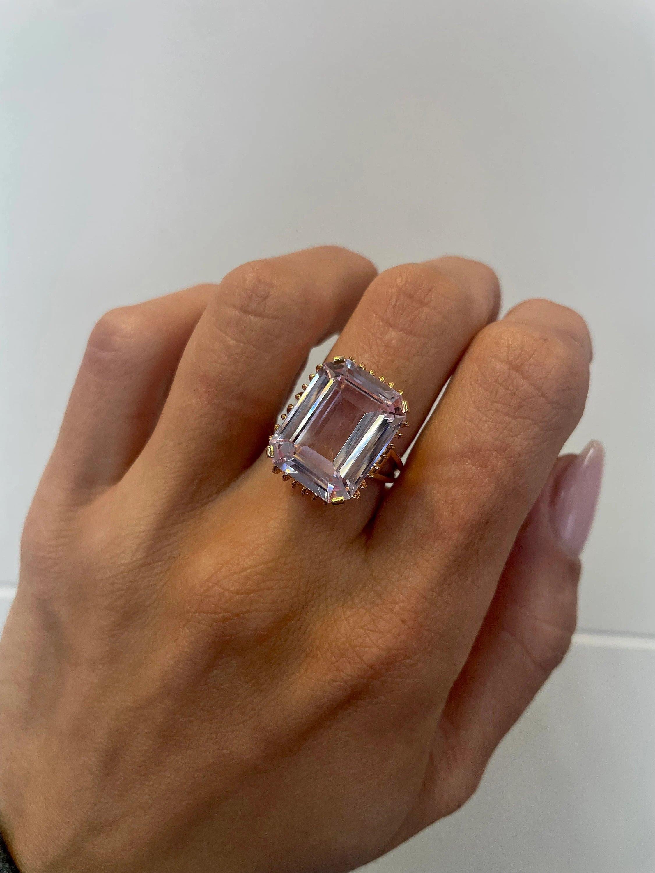 Retro Estate Ring - 16.23CT Emerald Shape Pink Spinel, Solid 14k Rose Gold, Estate Ring, Pink Spinel Cocktail ring, Statment Gemstone Ring  Estate Jewelry  Hand Made
~~ S e t t i n g ~~
total weight: 7.64 grams
Ring Size 6.75 US

Metal 14K/585