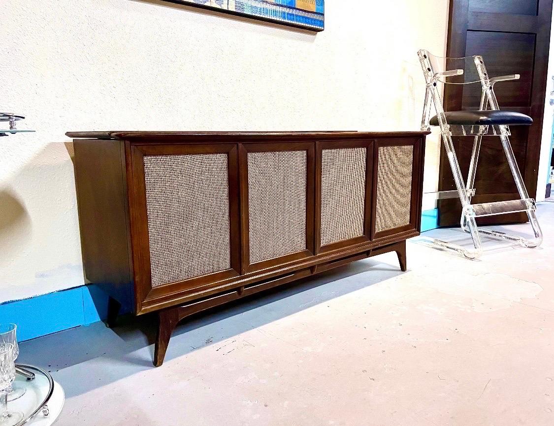 North American Mid-Century Modern Stereo Console Record Player amp platinum mdl lk eames For Sale