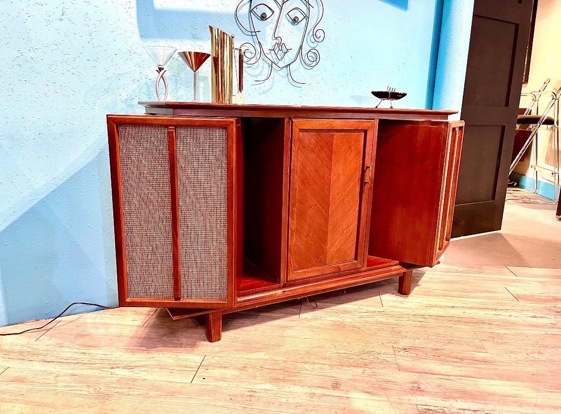 Mid-20th Century Mid-Century Modern Stereo Console Record Player bar platinum lk pearsall For Sale