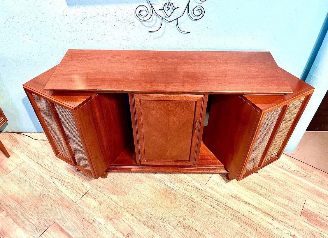 Bauhaus Mid-Century Modern Stereo Console Record Player bar platinum lk pearsall For Sale