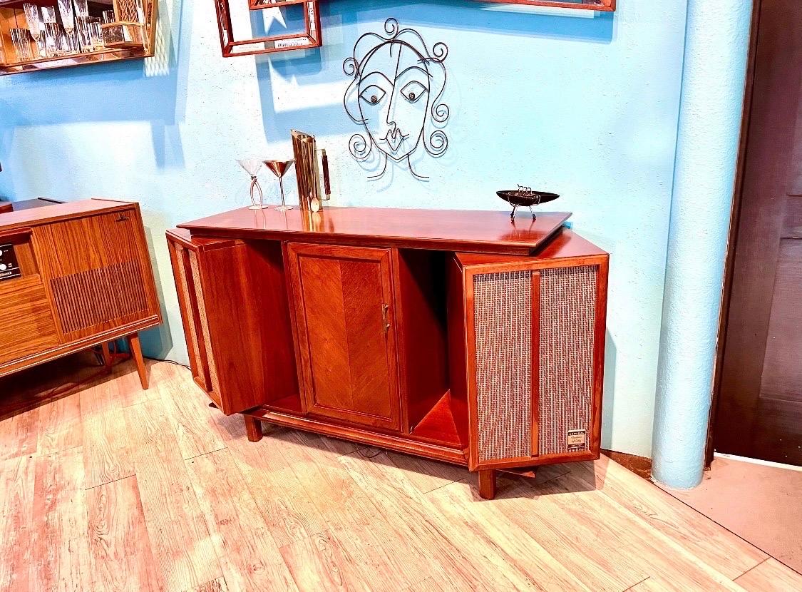 Mid-Century Modern Stereo Console Record Player bar platinum lk pearsall In Good Condition For Sale In Madison, WI