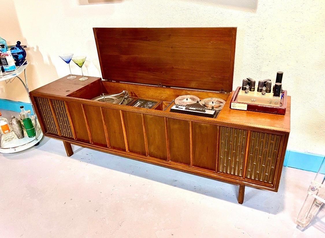 Bauhaus Gws222 Mid-Century Modern Stereo Console Cabinet Record Player Refurbished
