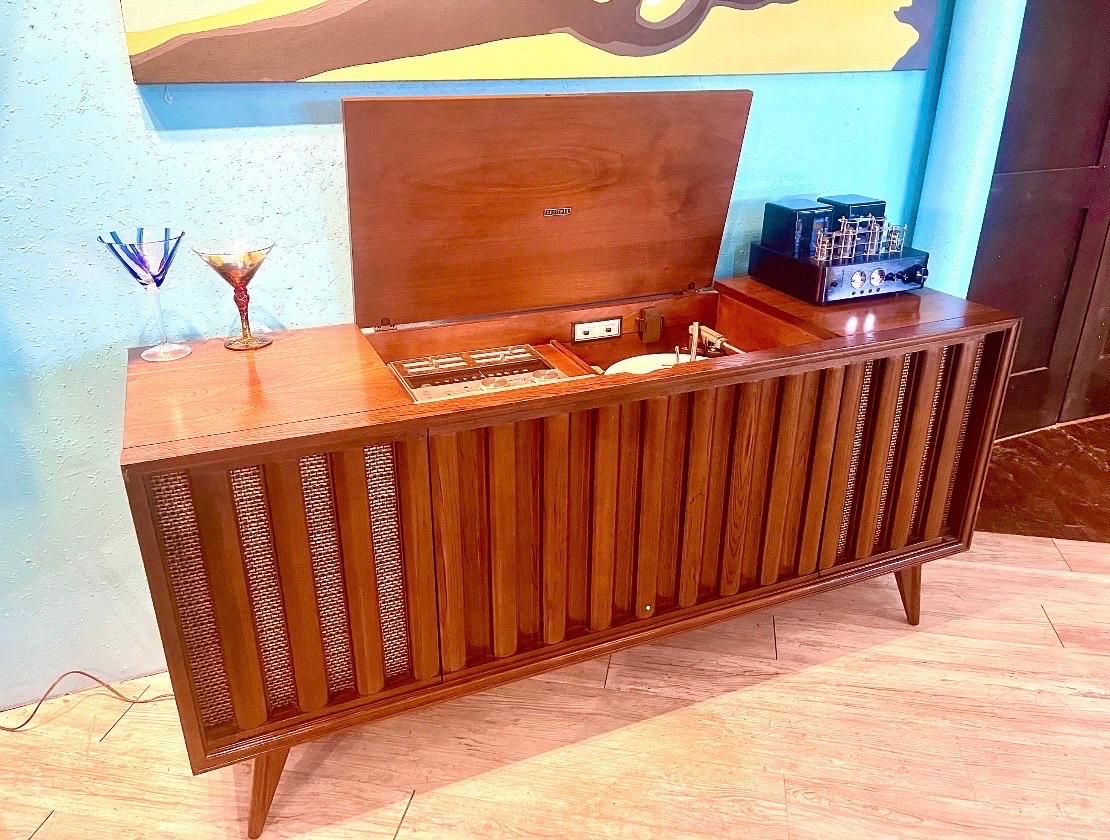 Mid-20th Century Mid-Century Modern Stereo Console Zenith Record Player bar platinum (eames lk)