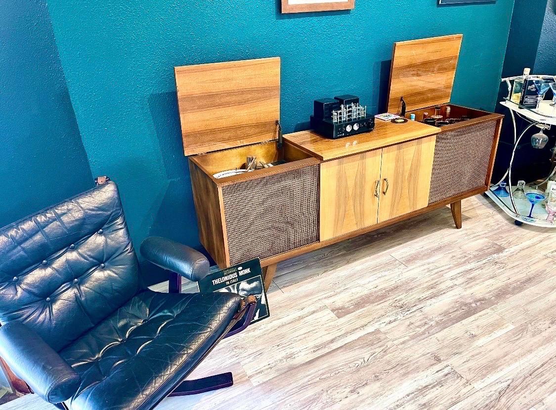 Mid-20th Century GWS226 Mid-Century Modern Stereo Console Cabinet Record Player Refurbished