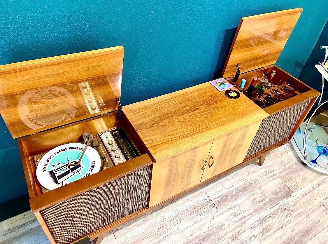 German GWS226 Mid-Century Modern Stereo Console Cabinet Record Player Refurbished