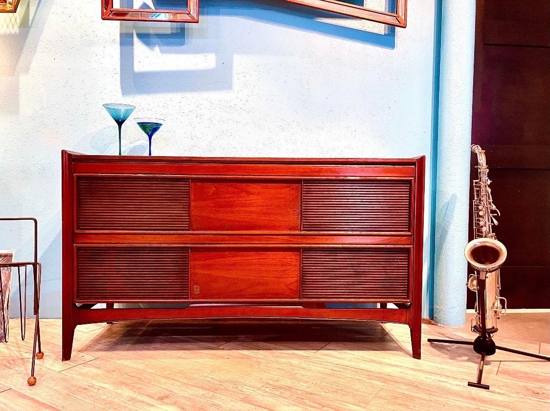 Woodwork Mid-Century Modern Stereo Console Record Player bar platinum  For Sale