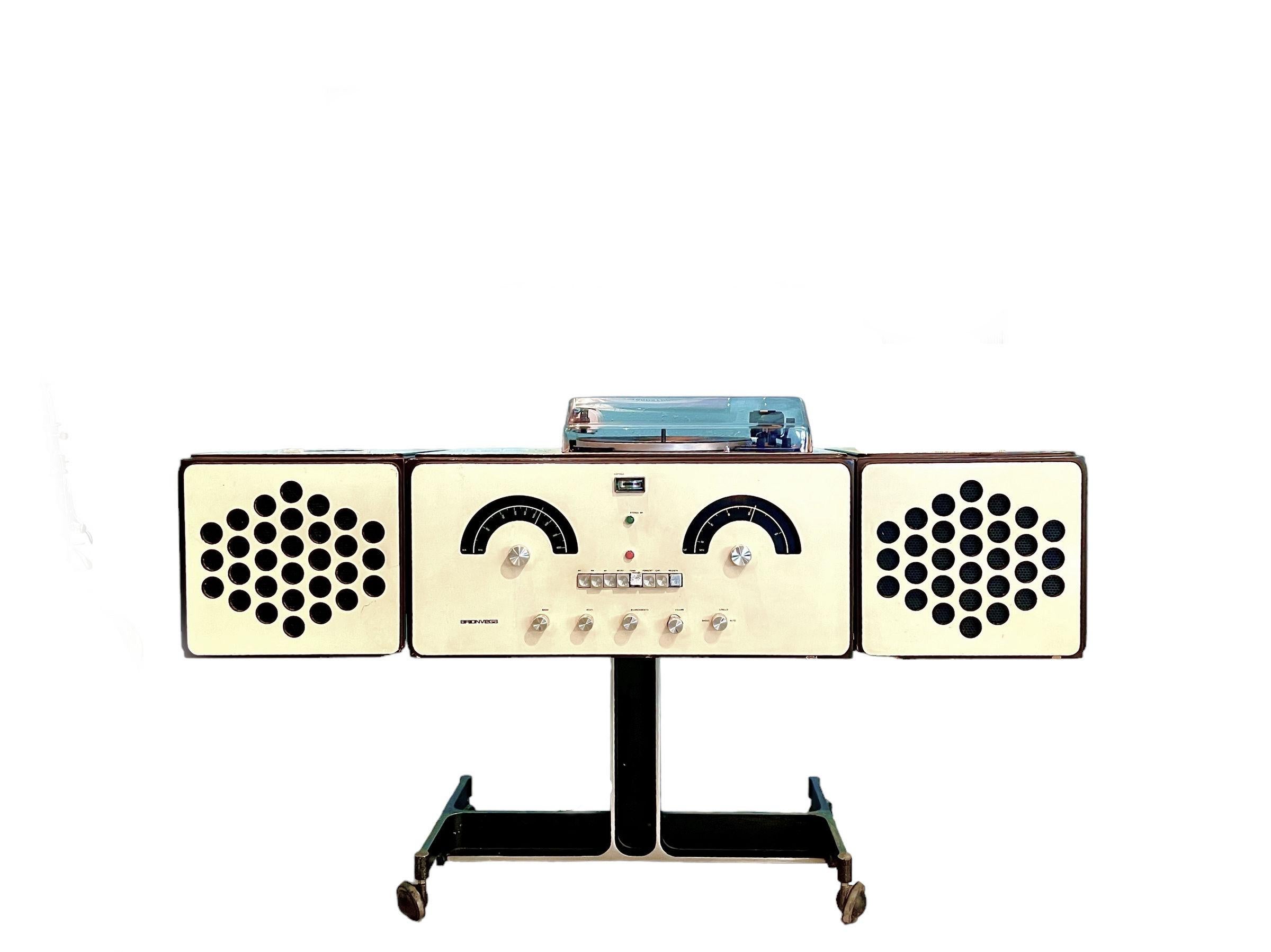 Thanks for looking at this refurbished, fully functioning mid-century stereo console.
Designed in 1965 by international legends Achille and Pier Giacomo Castiglioni, the rr-126 is an iconic work of modern Industrial Design. Handcrafted in Italy