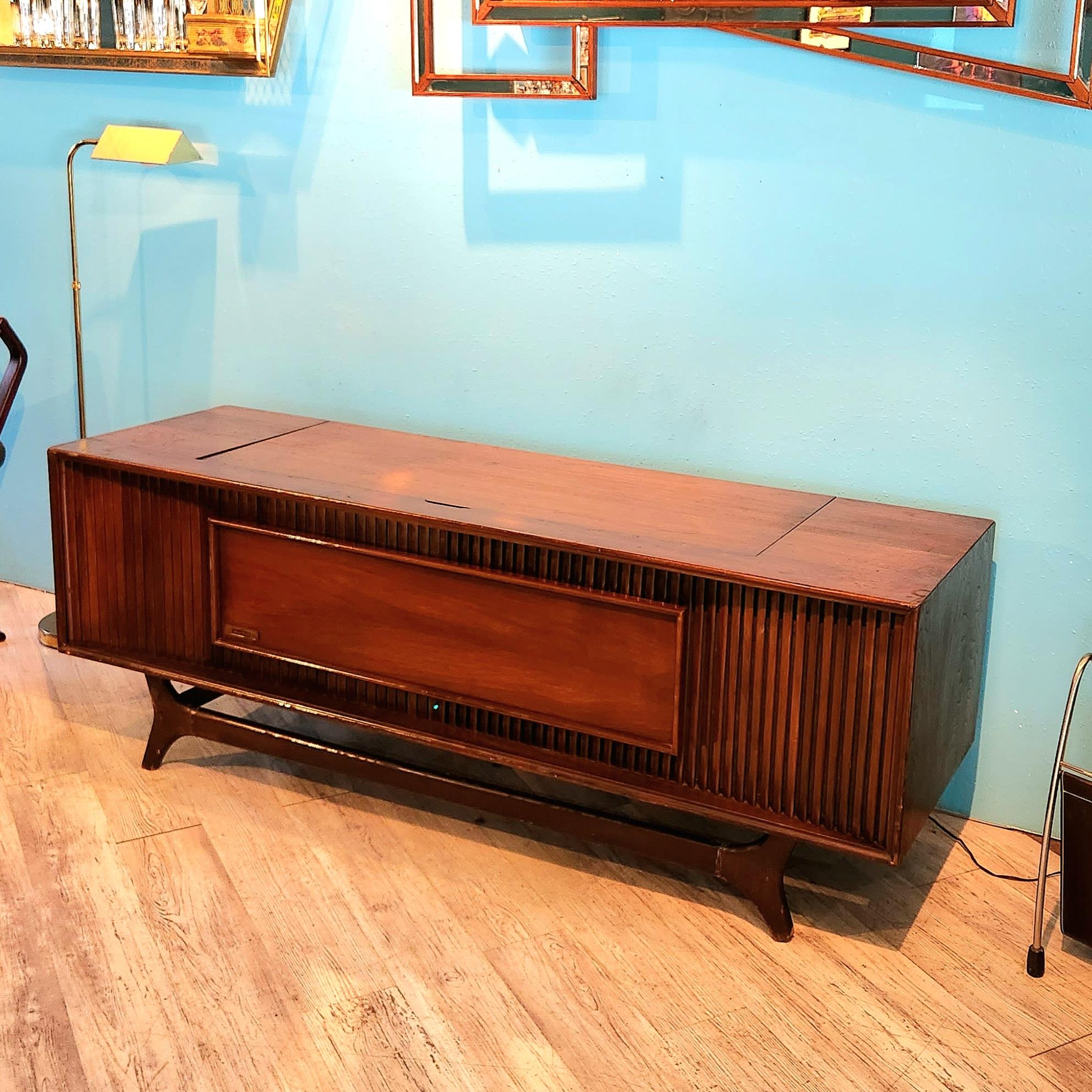 20th Century Mid-Century Modern Stereo Console Bar Ge Record Player Refurbed Bluetooth
