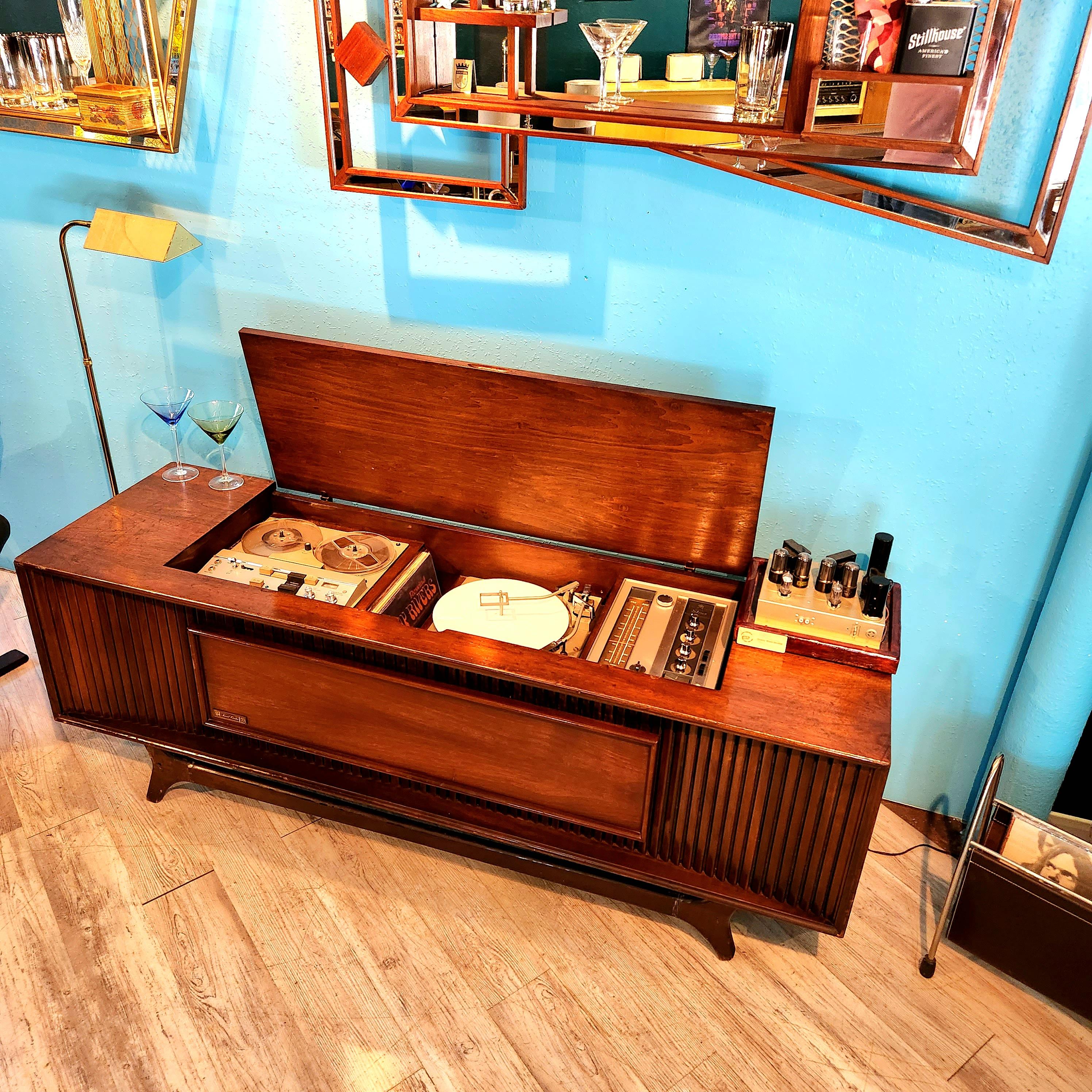 Mid-Century Modern Stereo Console Bar Ge Record Player Refurbed Bluetooth In Good Condition In Madison, WI