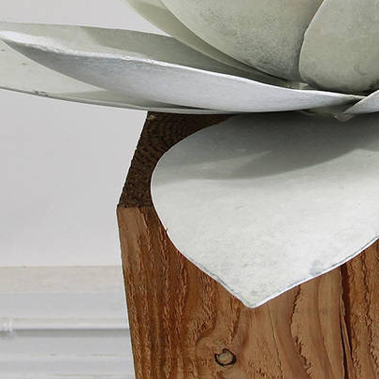 Lotusblume 3 – Sculpture von Gwynn Murrill