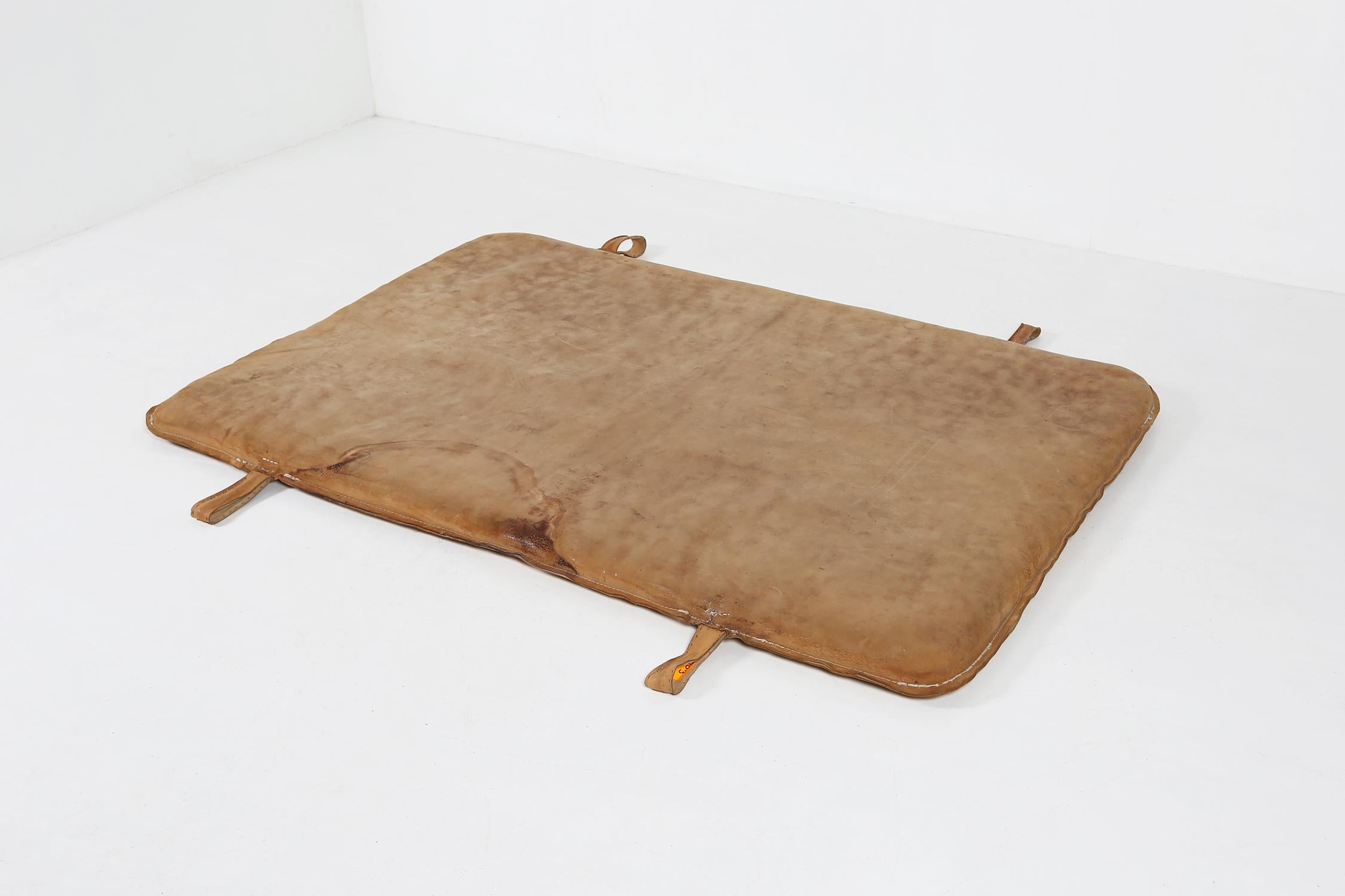 Belgium / 1930s / gym mat / brown thick cow leather / vintage / industrial

An authentic 1930s industrial brown cow leather gym mat made in Belgium. This original vintage piece made in premium brown thick cow leather with multi-purpose options. The