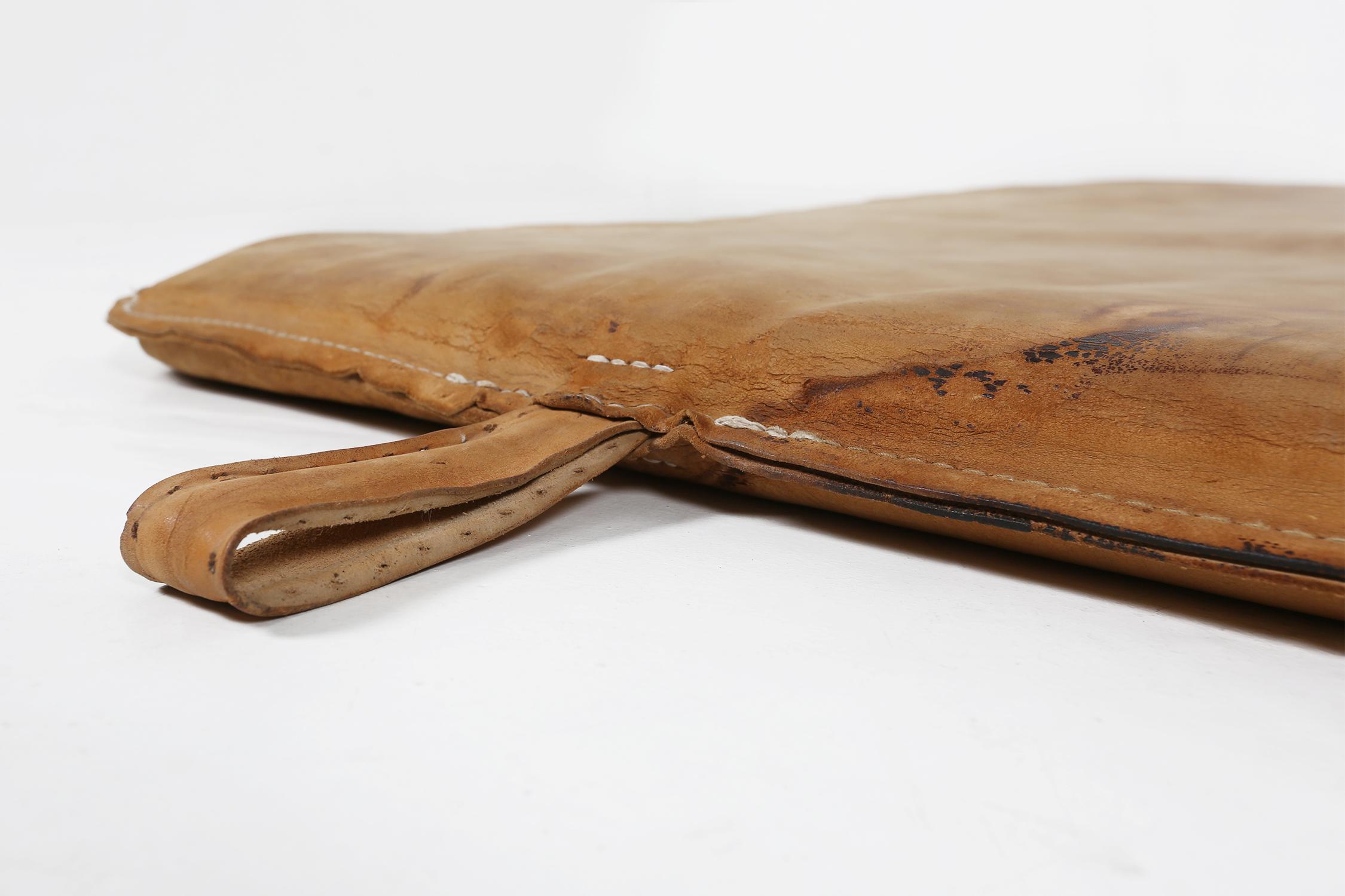 Gym mat in brown cow leather with nice patina, Belgium, 1930s In Good Condition For Sale In Meulebeke, BE