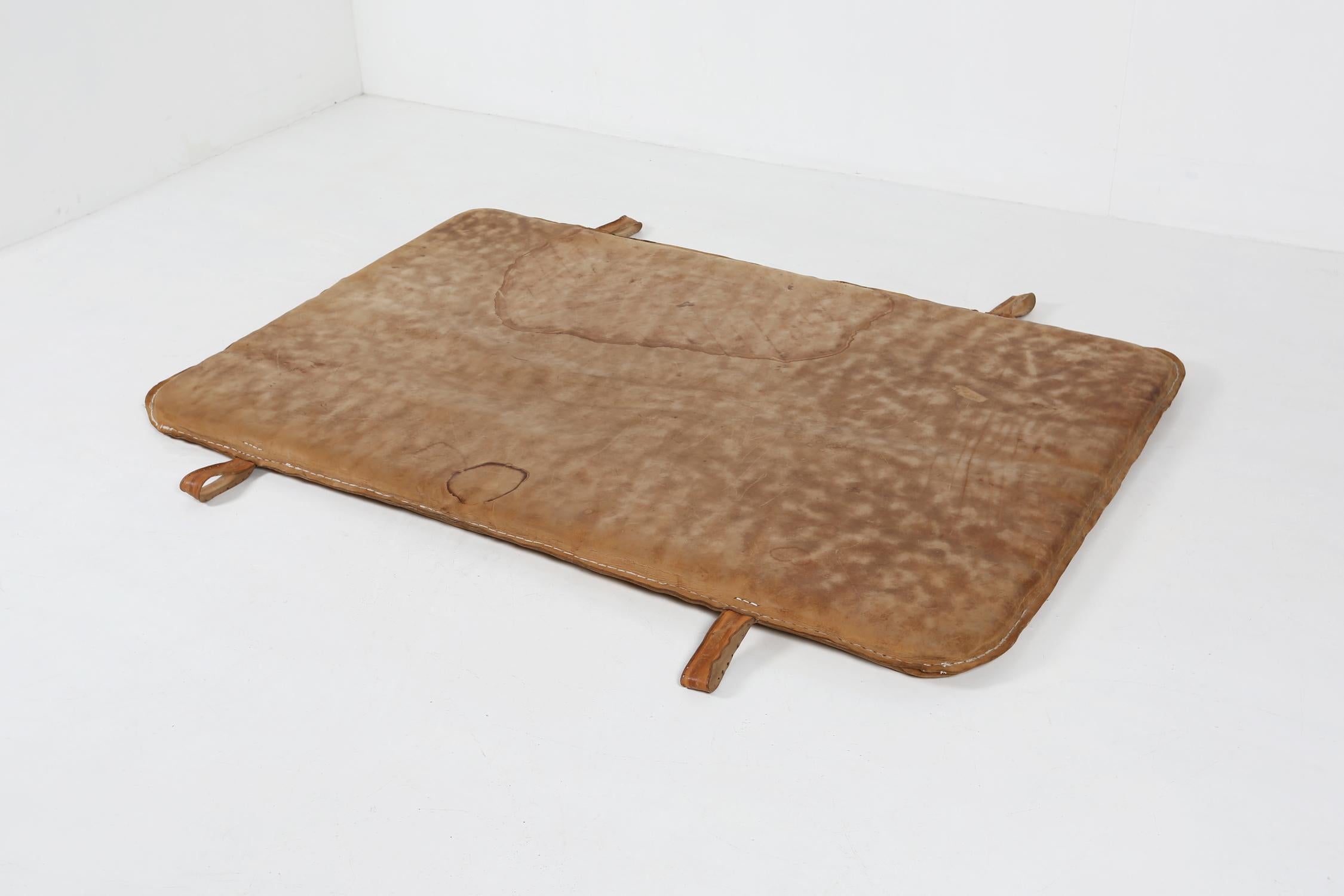Gym mat in brown cow leather with nice patina, Belgium, 1930s For Sale 2