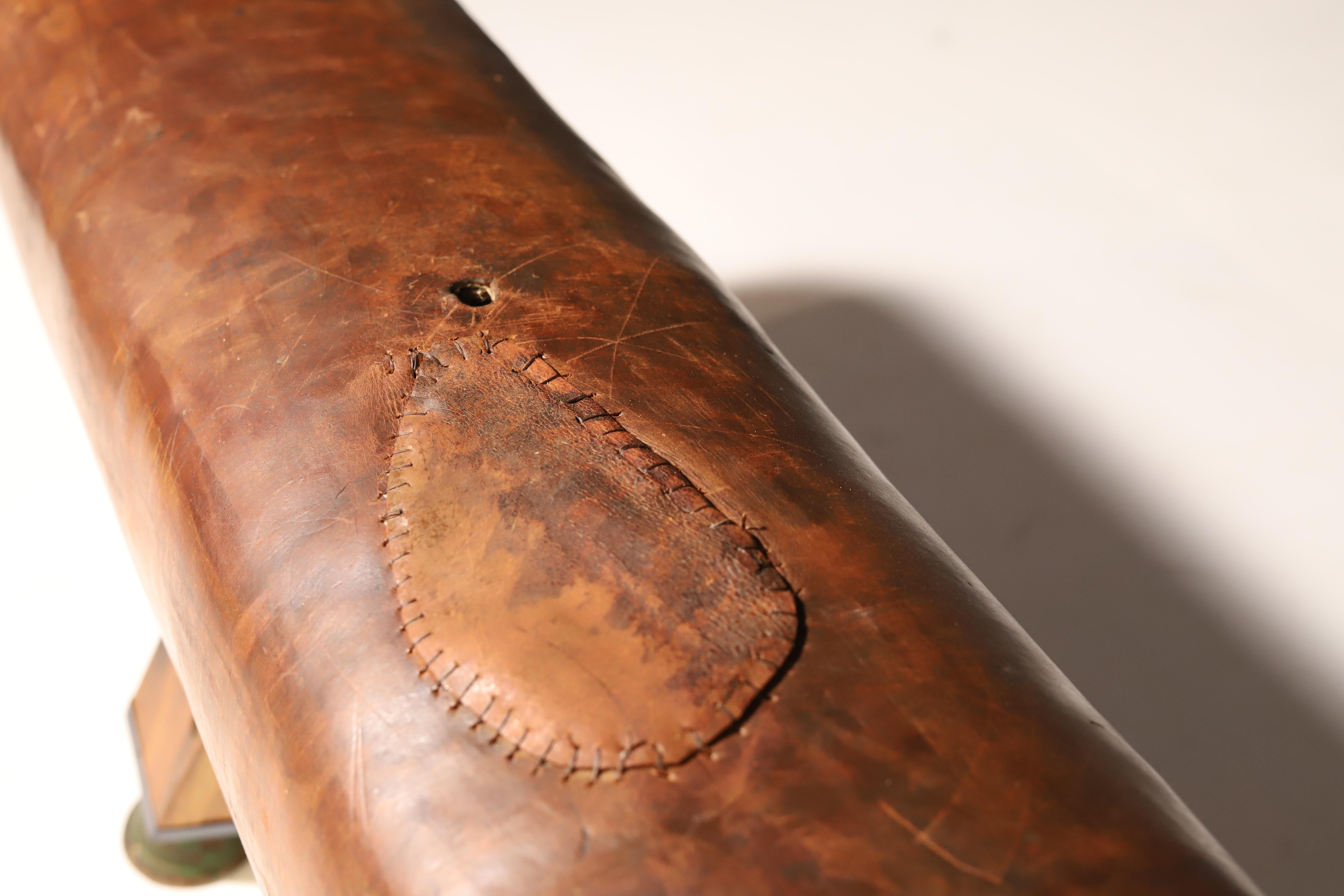Gymnastische Pommel-Pferdenbank aus Leder  1920s im Angebot 6