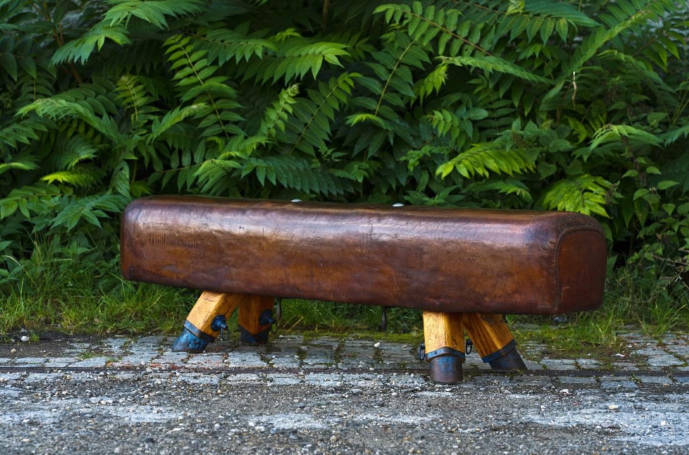 Pommel horse from former Czechoslovakia from the 1930s with beautiful patina, shortened to bench height 51cm and very good vintage condition. Completely restored. The iron feet are preserved. The thick leather has been cleaned and preserved. All of