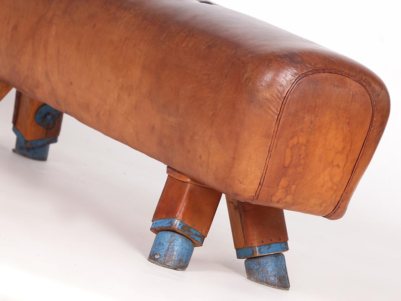 Tchèque Banc d'athlétisme cheval de pommel en cuir, années 1930 en vente