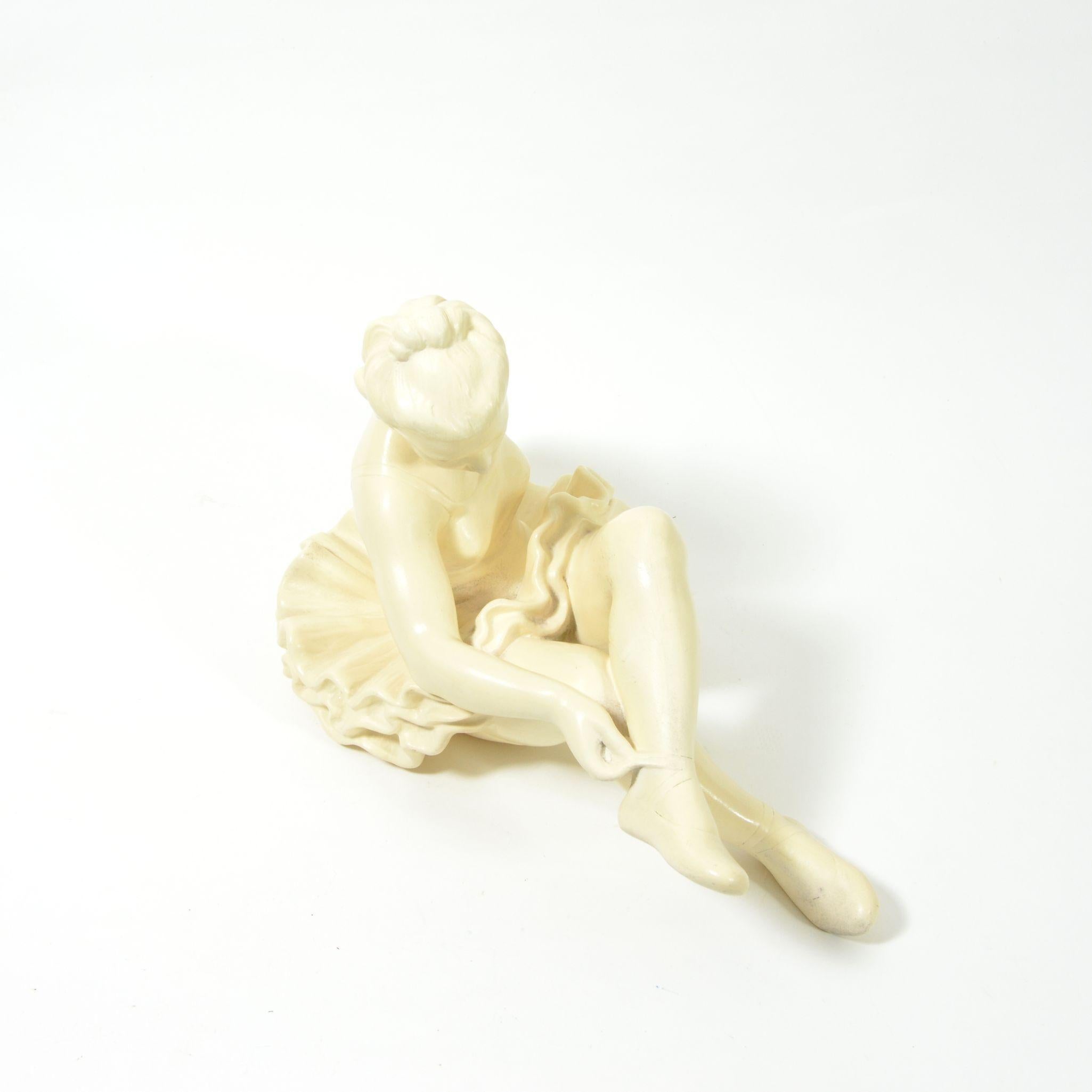 Gypsum Ballet-Dancer Statue, Czechoslovakia, 1960s For Sale 1